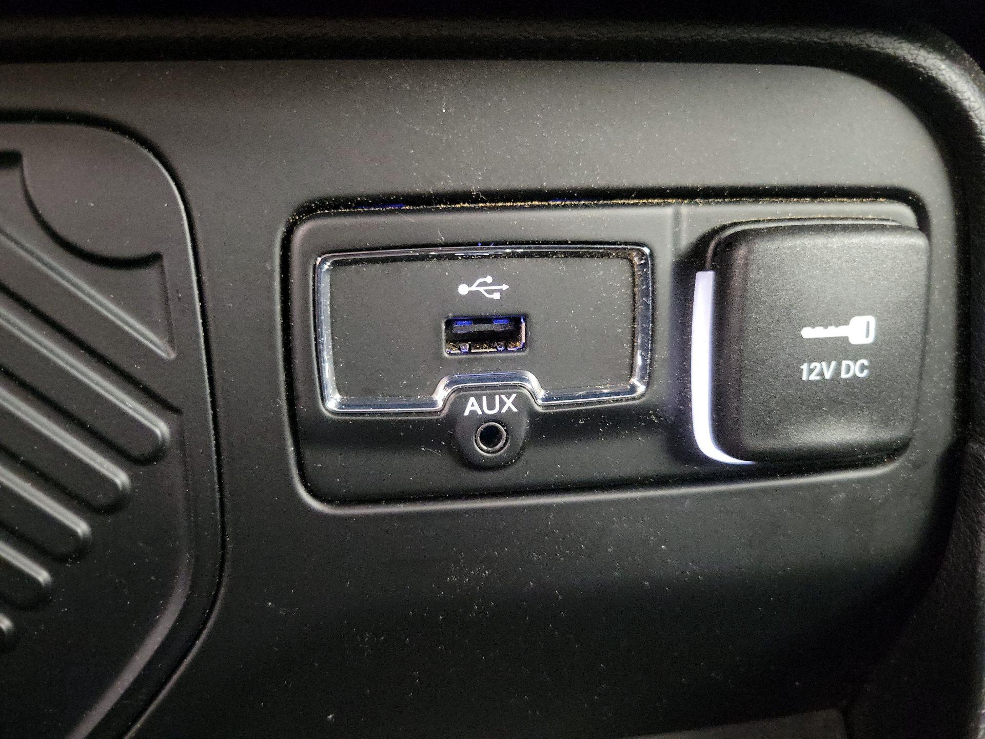 Thumbnail: 2015 Jeep Renegade - 18