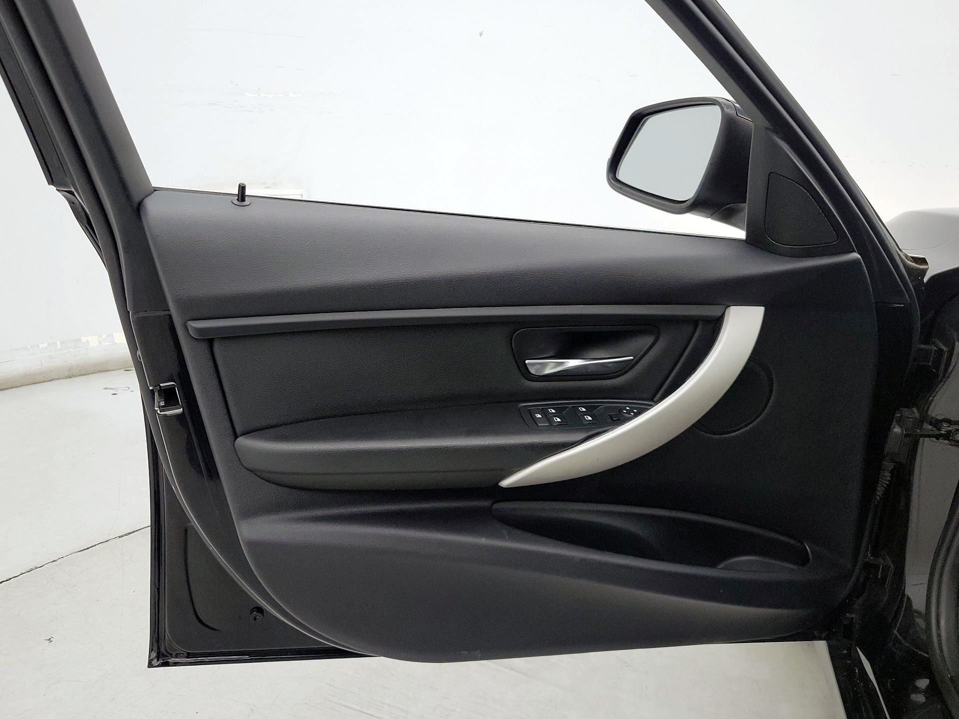 Thumbnail: 2015 BMW 3 Series - 12