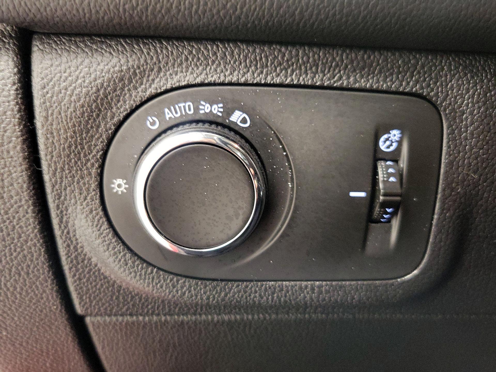 Thumbnail: 2016 Chevrolet Cruze - 13
