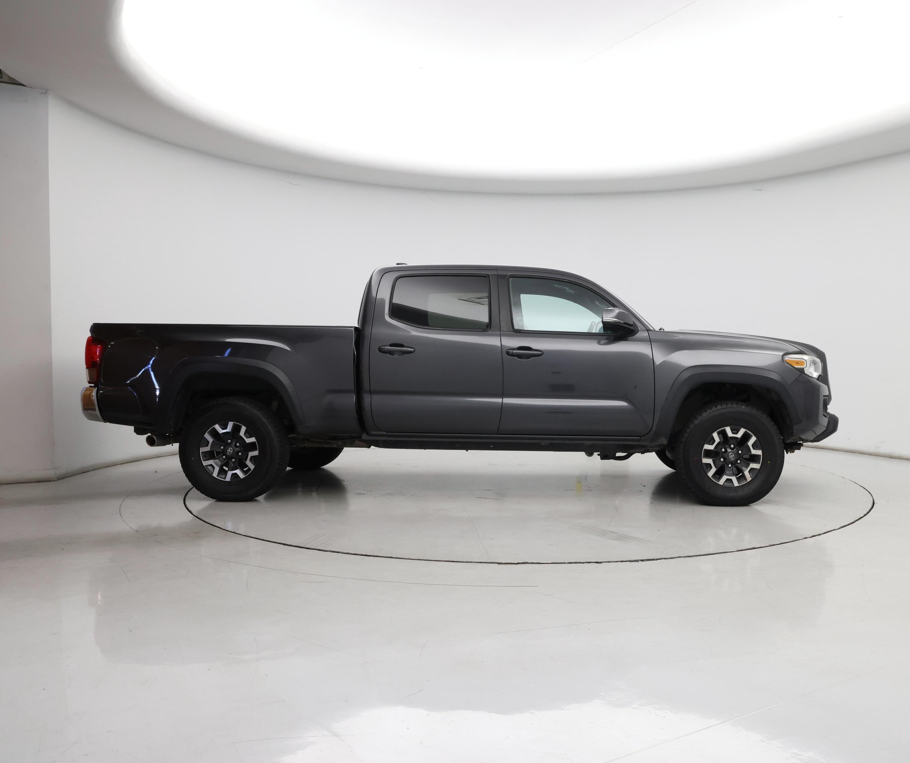 Thumbnail: 2017 Toyota Tacoma - 7
