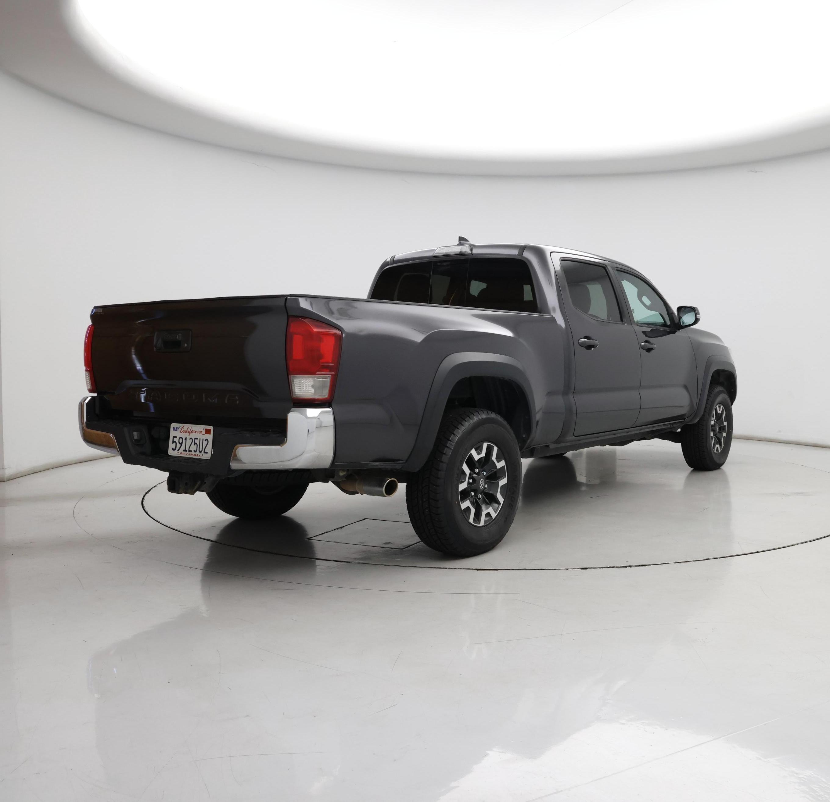 Thumbnail: 2017 Toyota Tacoma - 8