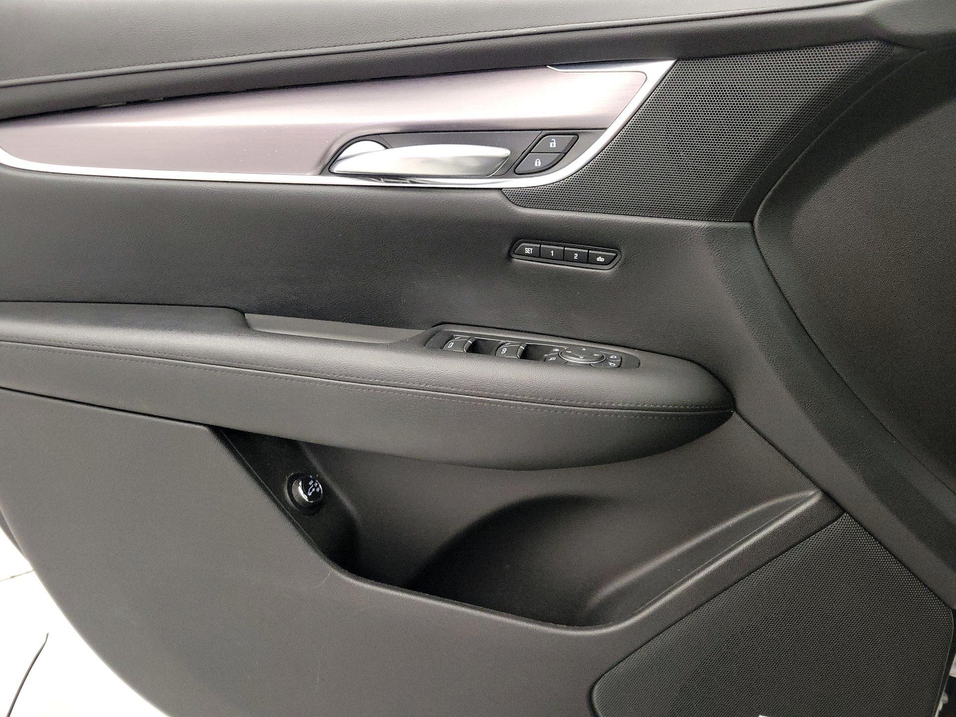 Thumbnail: 2018 Cadillac XT5 - 12