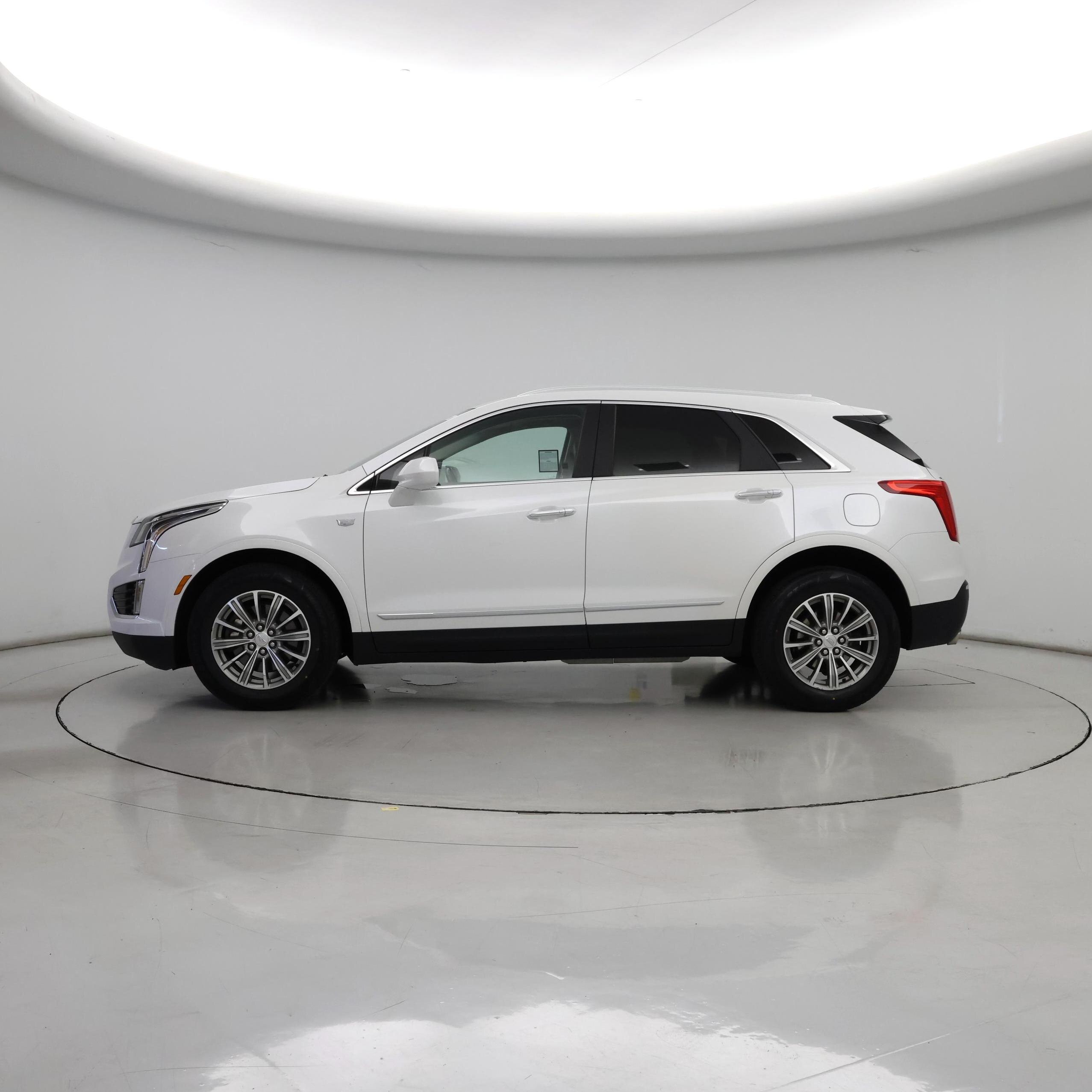 Thumbnail: 2018 Cadillac XT5 - 3