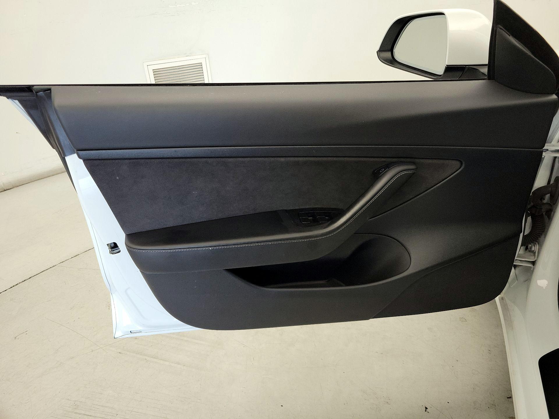 Thumbnail: 2021 Tesla Model 3 - 12