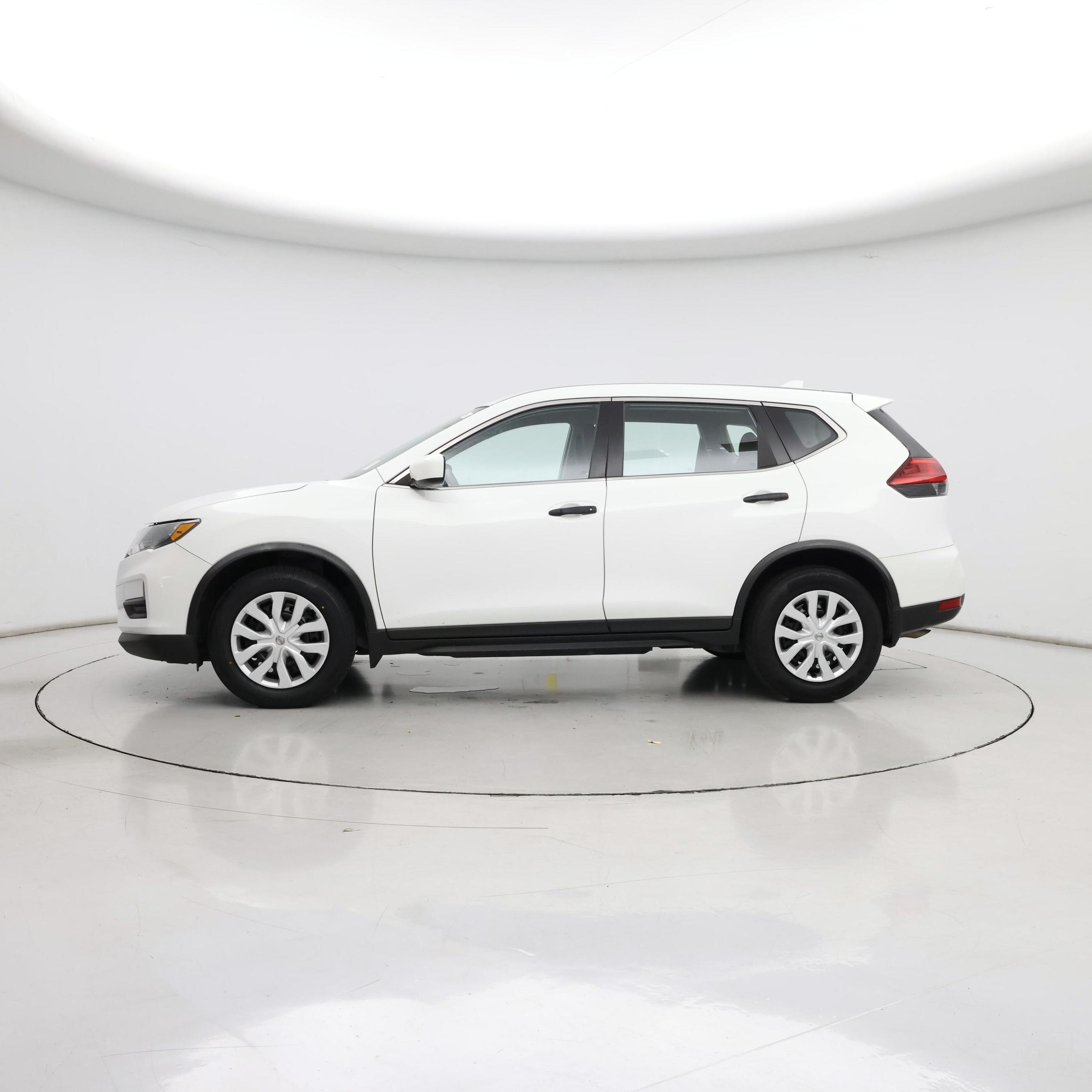Thumbnail: 2017 Nissan Rogue - 3