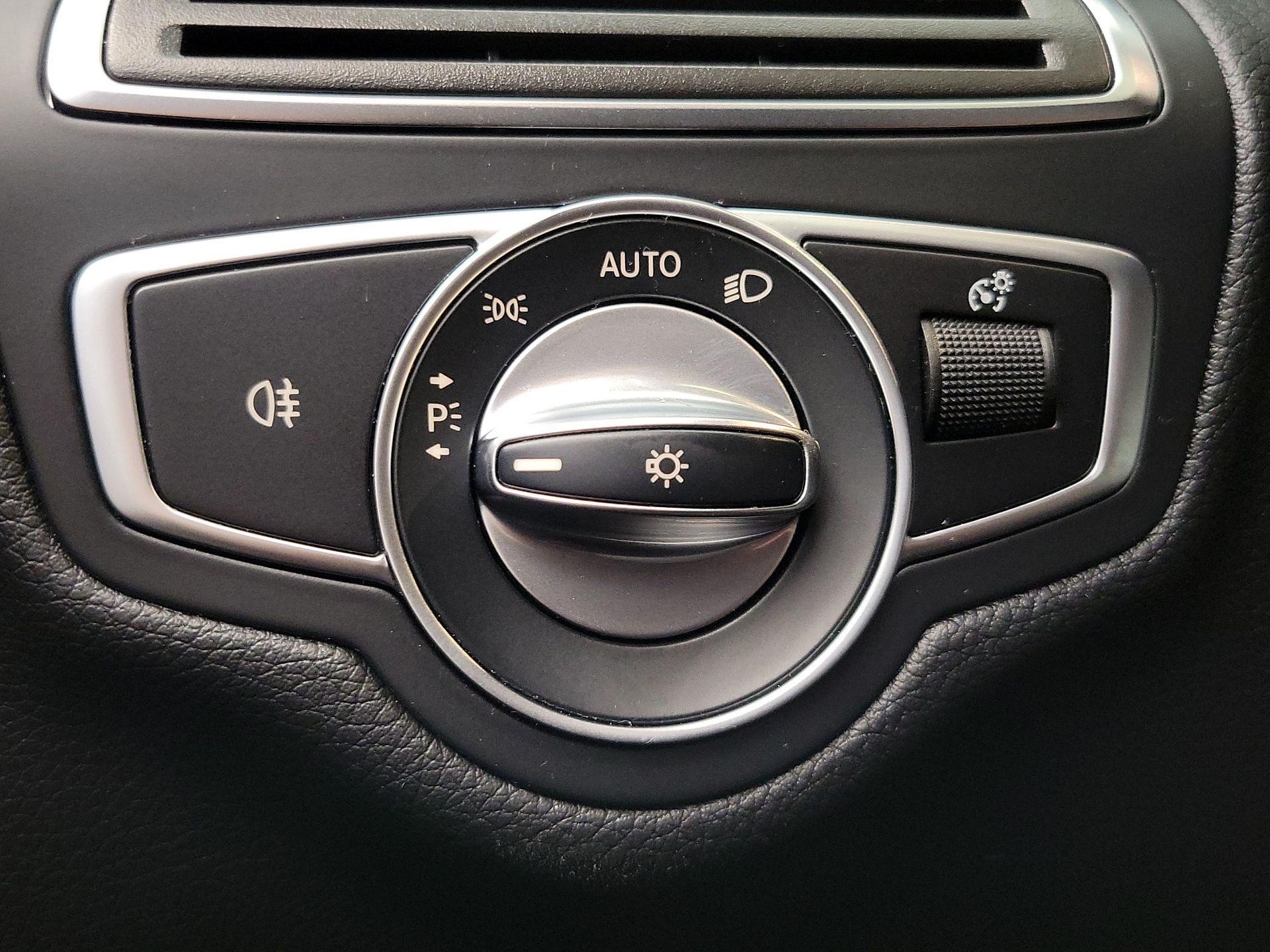 Thumbnail: 2020 Mercedes-Benz C-Class - 13