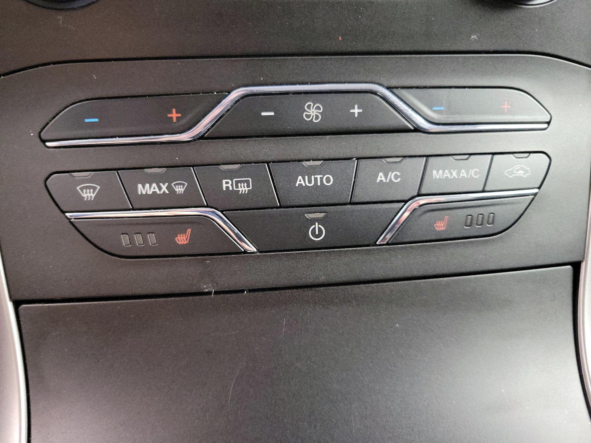 Thumbnail: 2020 Ford Edge - 16