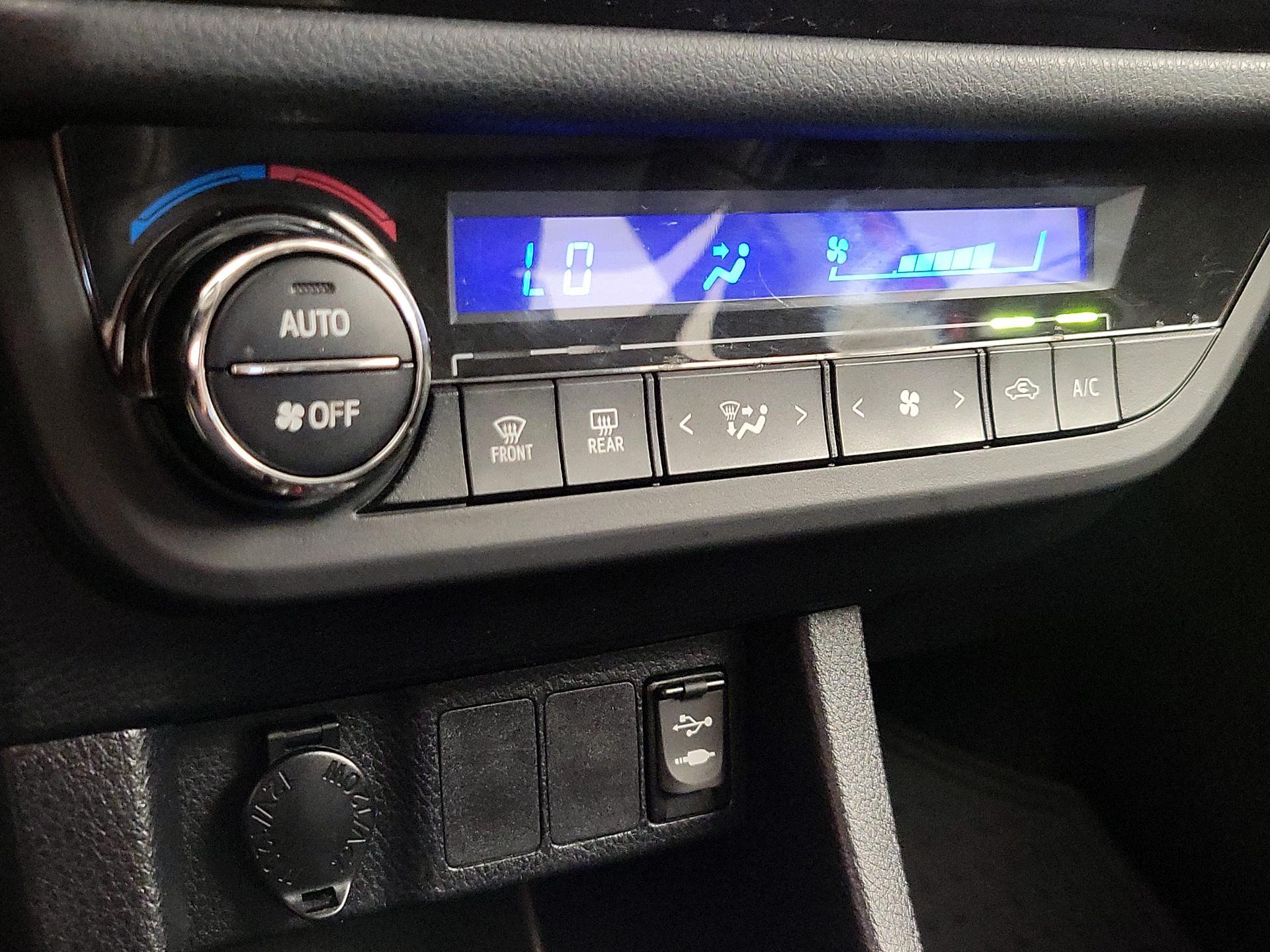 Thumbnail: 2014 Toyota Corolla - 16