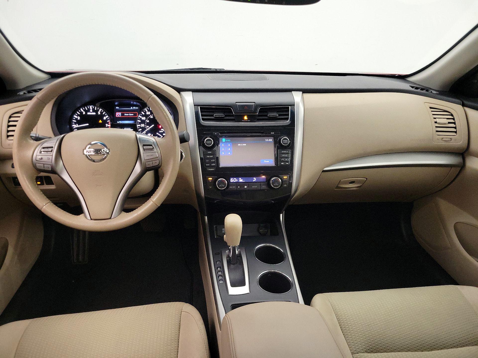 Thumbnail: 2015 Nissan Altima - 9
