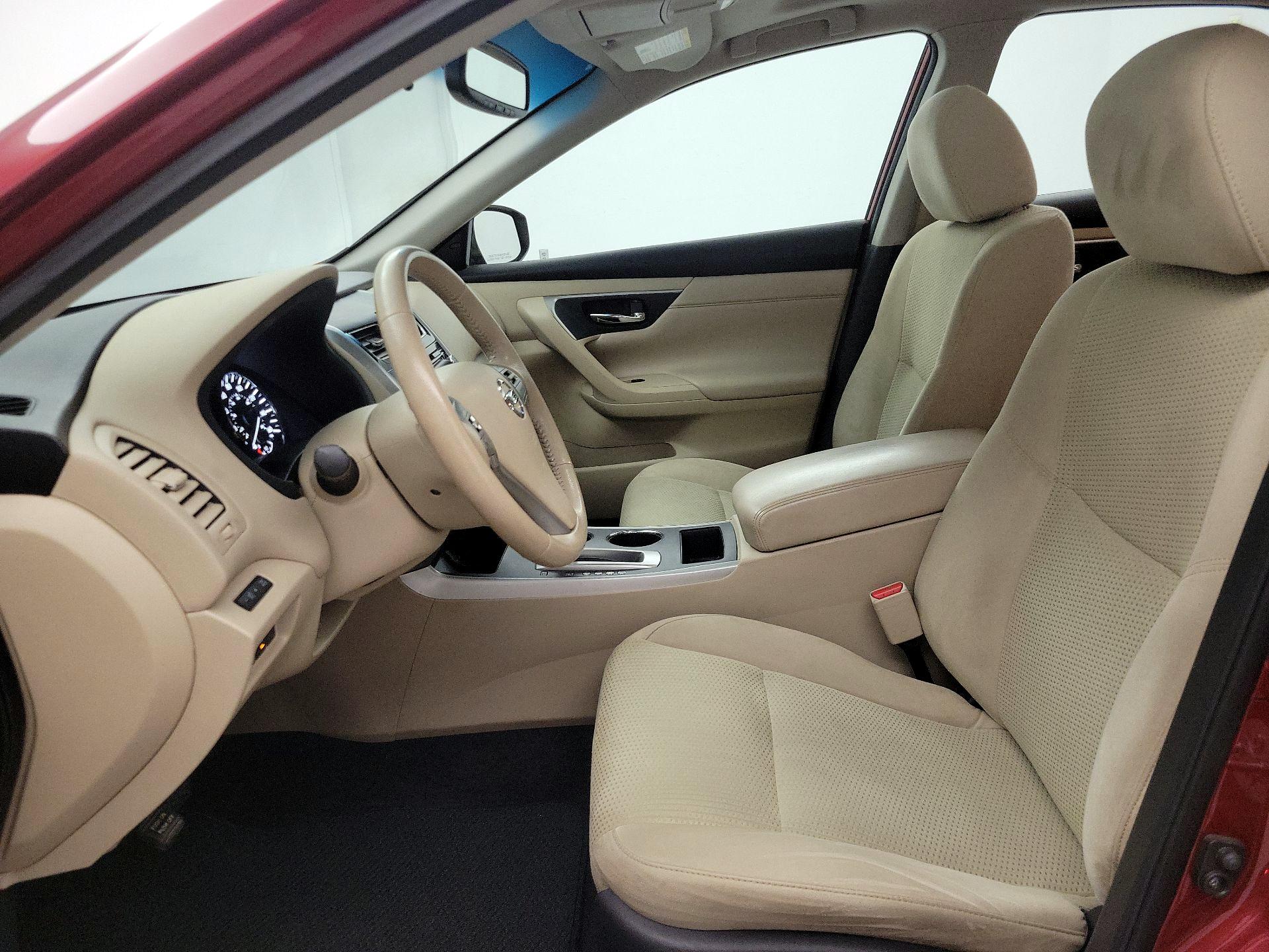 Thumbnail: 2015 Nissan Altima - 11