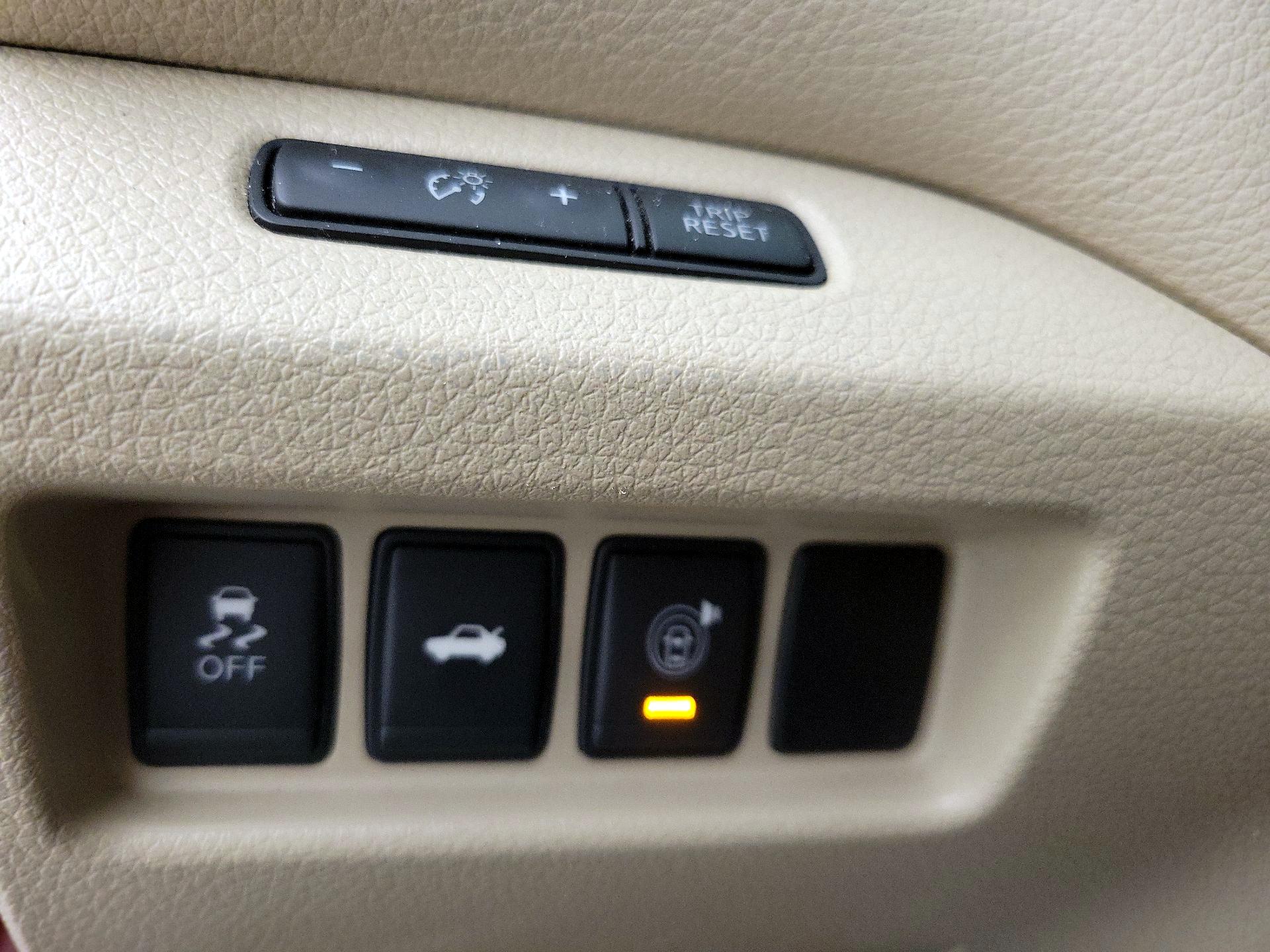 Thumbnail: 2015 Nissan Altima - 13
