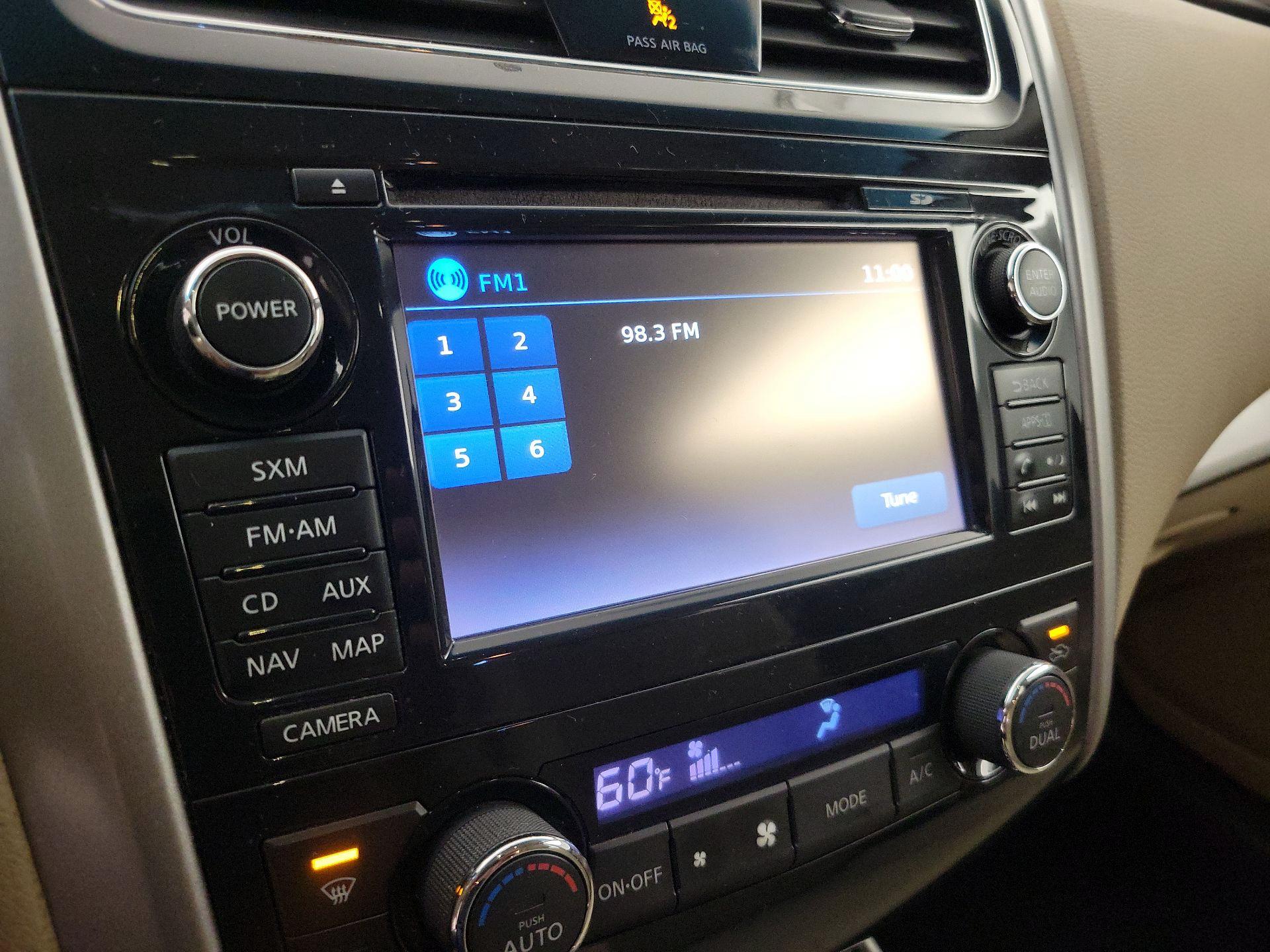 Thumbnail: 2015 Nissan Altima - 16