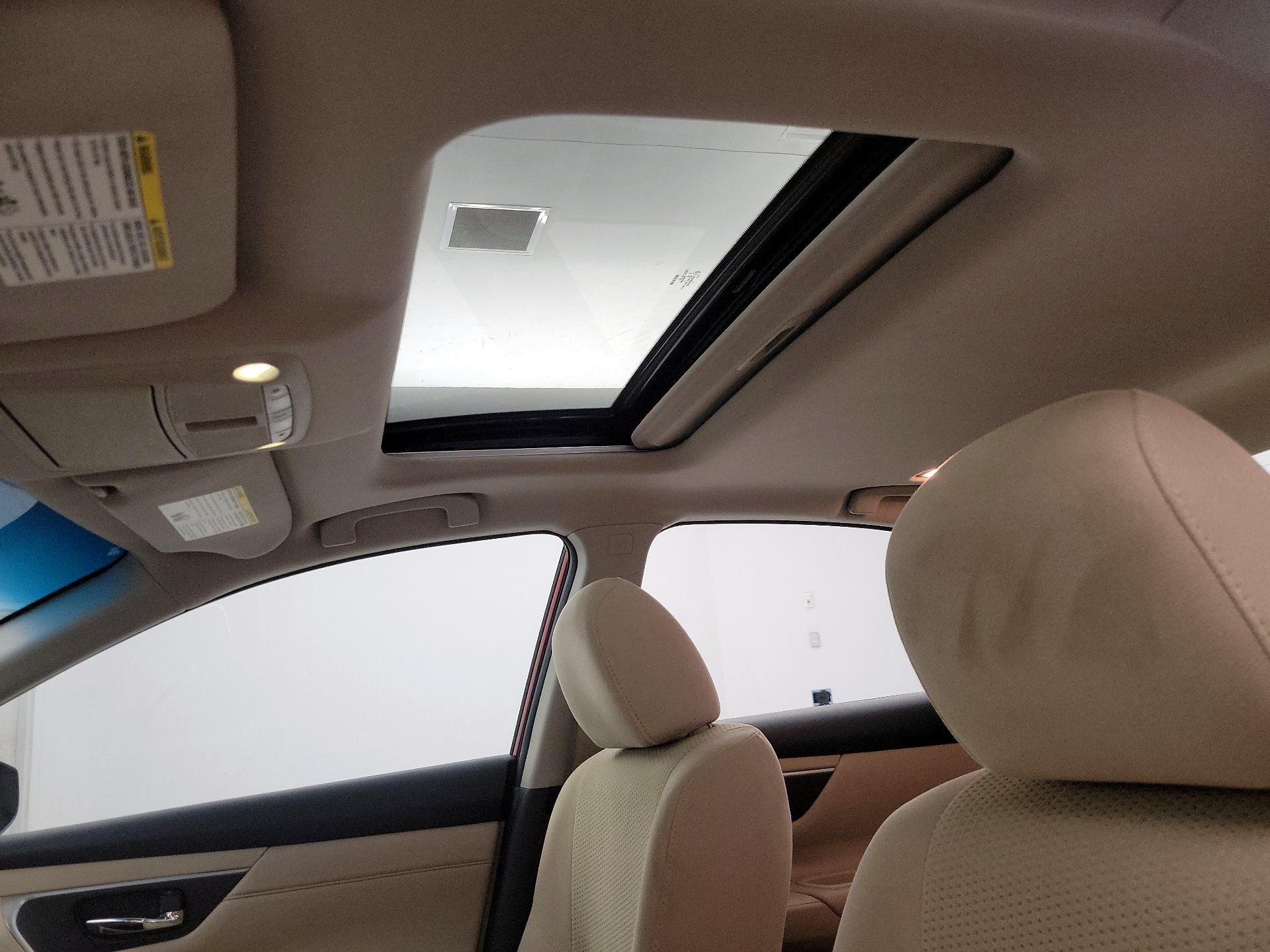 Thumbnail: 2015 Nissan Altima - 20