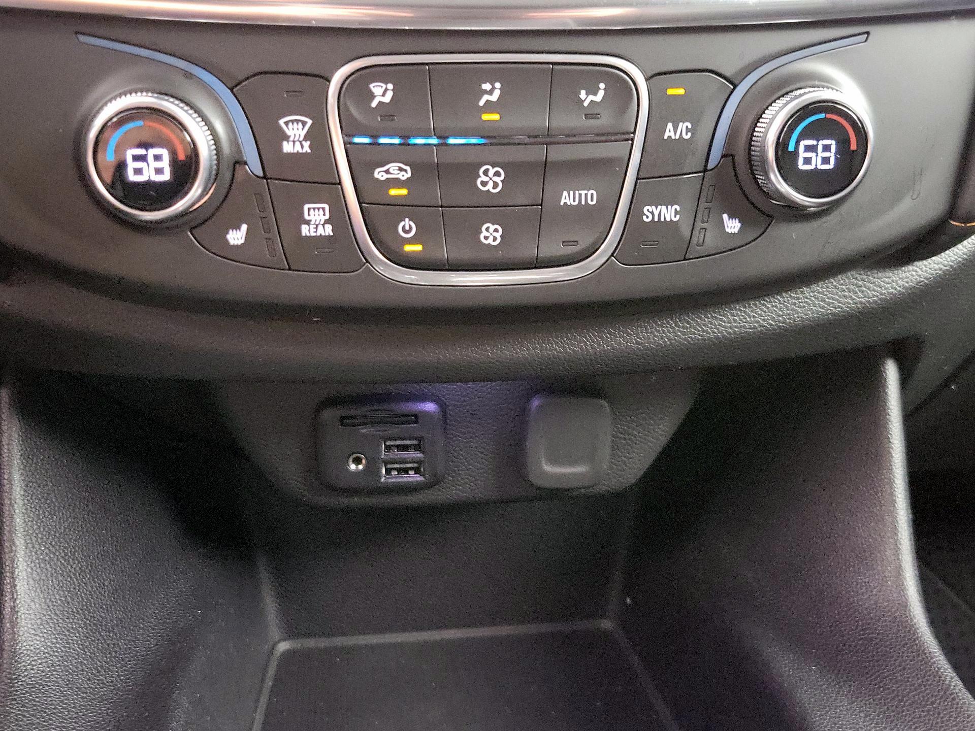 Thumbnail: 2021 Chevrolet Traverse - 16