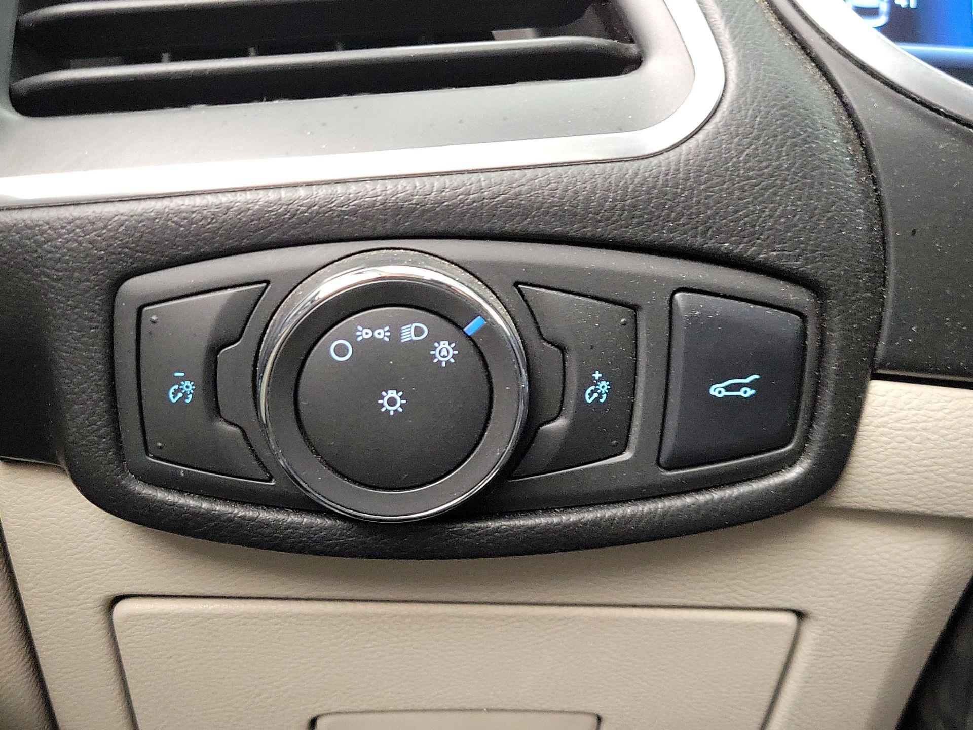 Thumbnail: 2015 Ford Edge - 13
