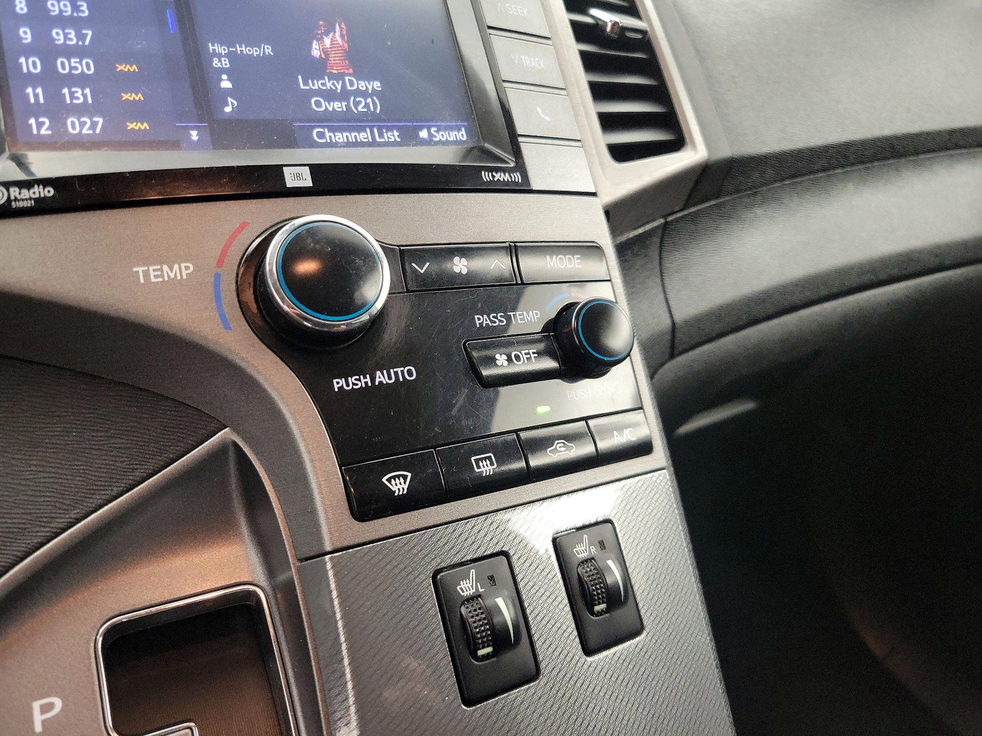 Thumbnail: 2015 Toyota Venza - 16