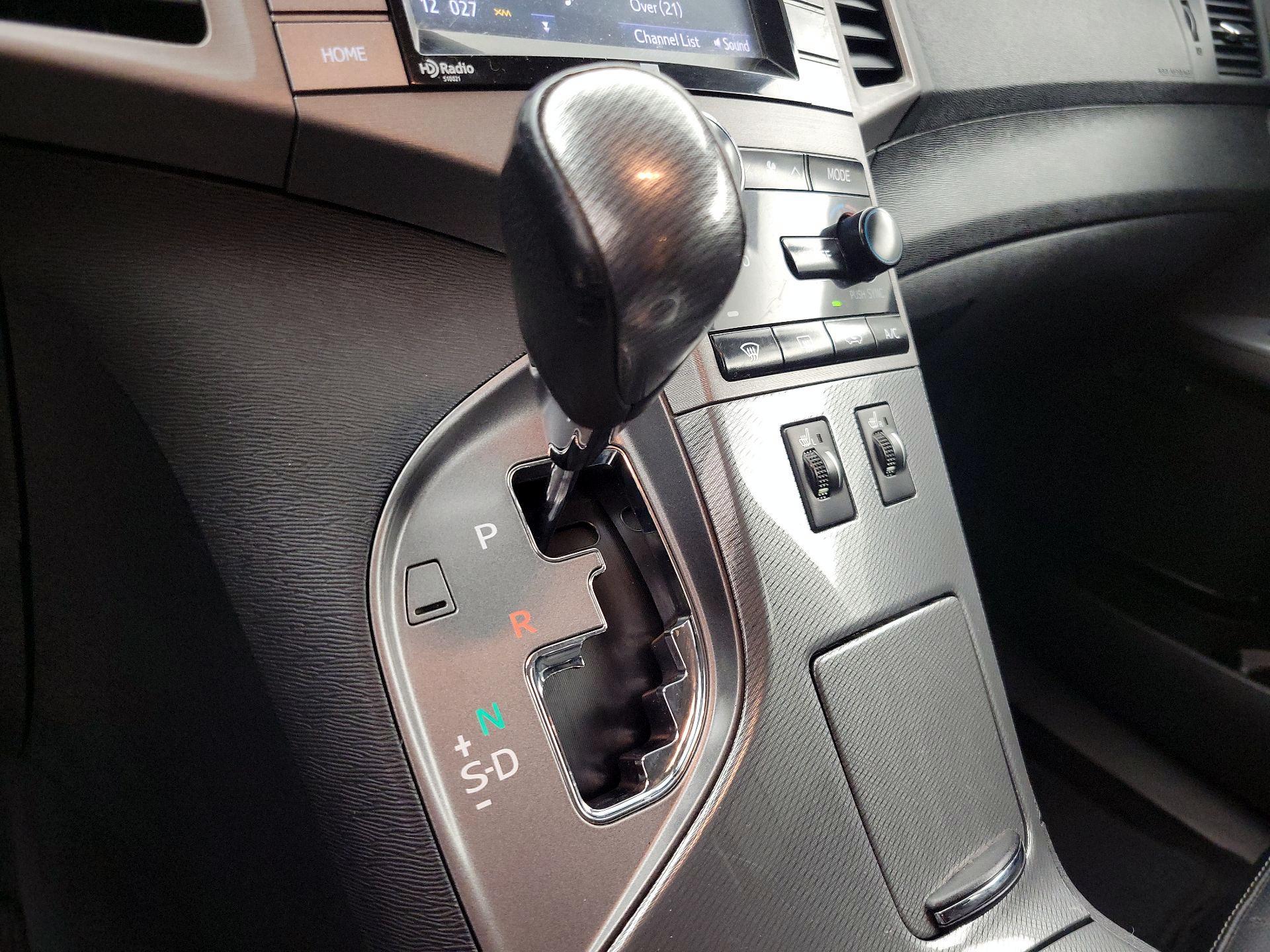 Thumbnail: 2015 Toyota Venza - 17