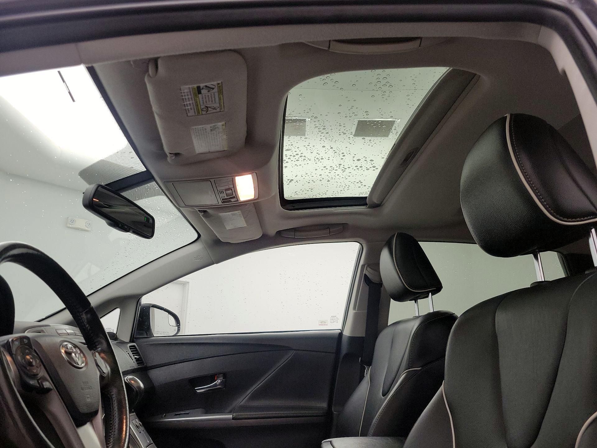 Thumbnail: 2015 Toyota Venza - 18