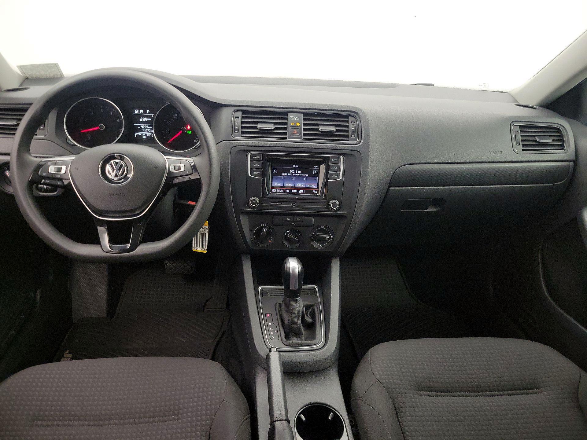 Thumbnail: 2016 Volkswagen Jetta - 9