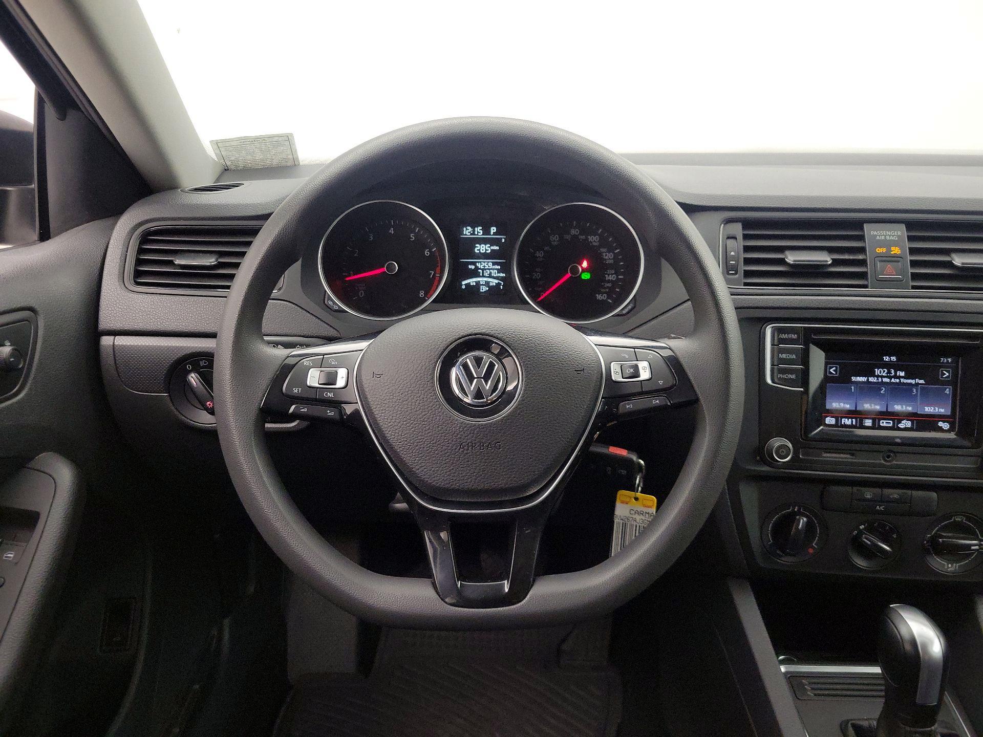Thumbnail: 2016 Volkswagen Jetta - 10