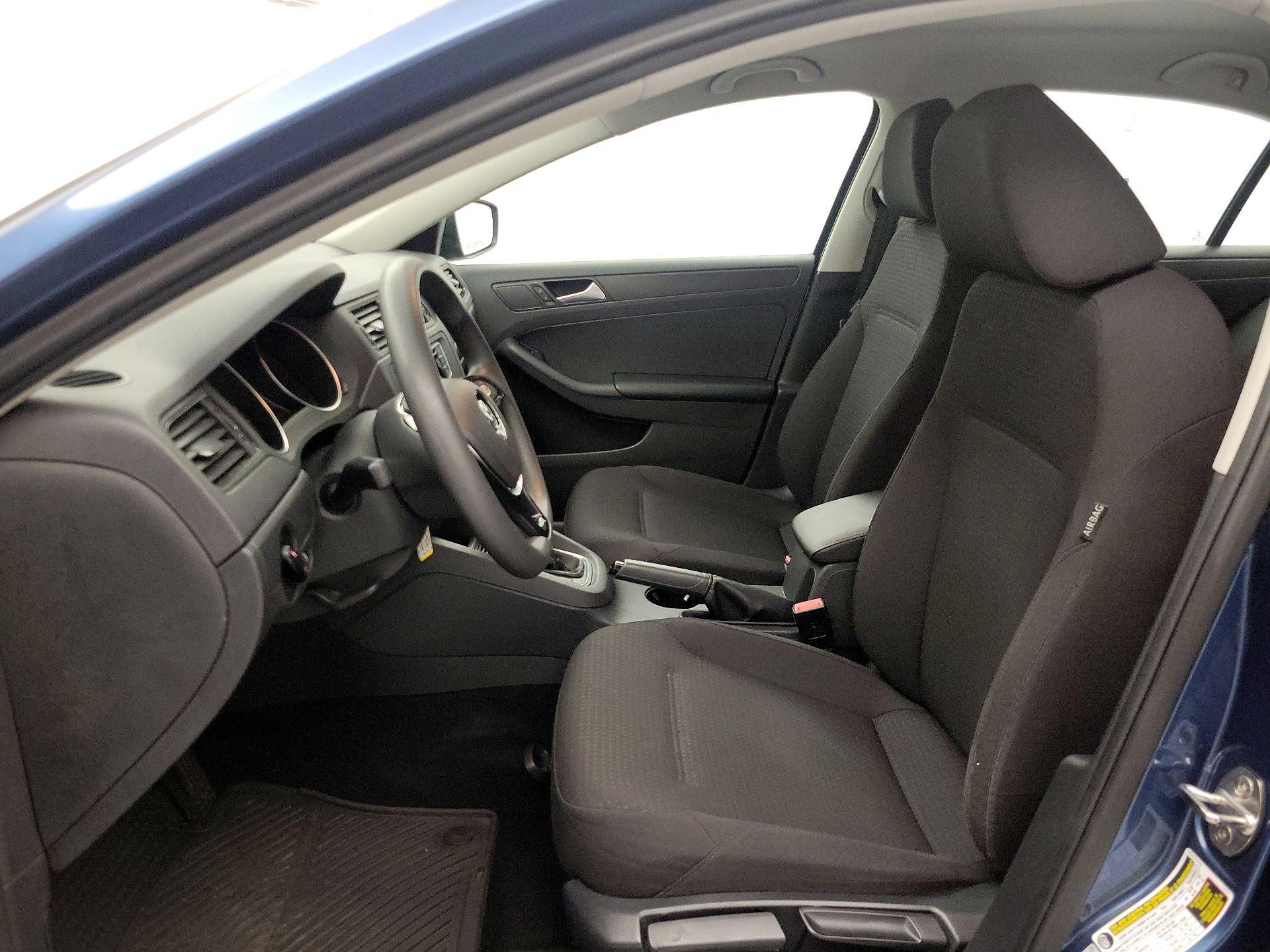Thumbnail: 2016 Volkswagen Jetta - 11