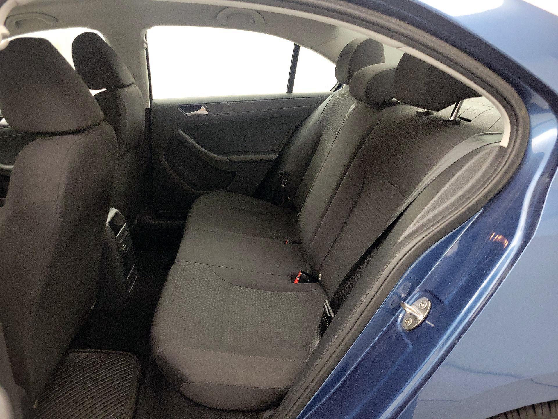 Thumbnail: 2016 Volkswagen Jetta - 17