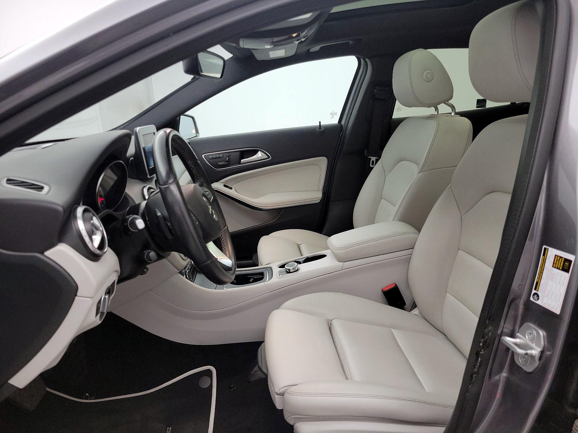 Thumbnail: 2017 Mercedes-Benz GLA - 11