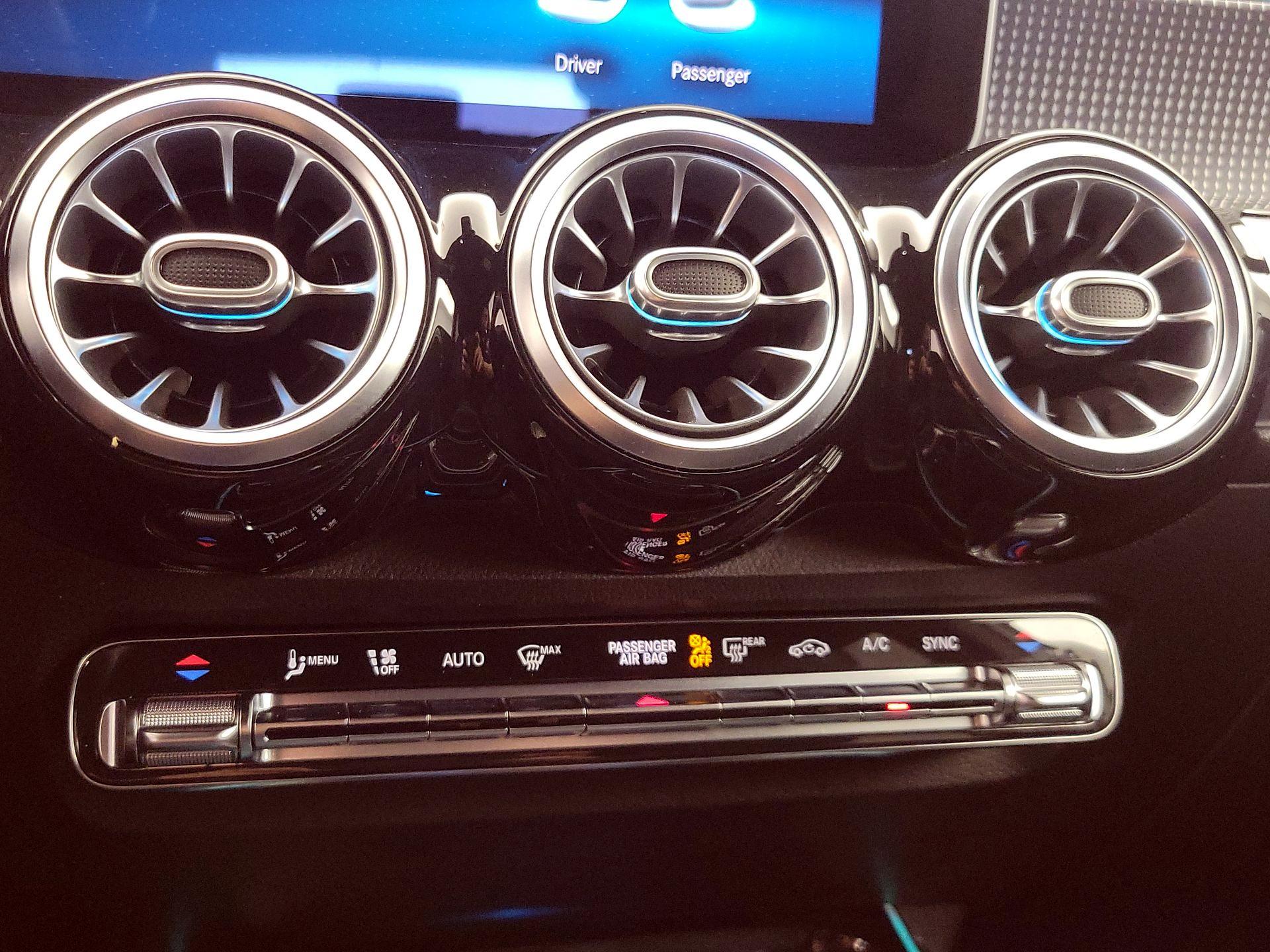 Thumbnail: 2020 Mercedes-Benz GLB - 16