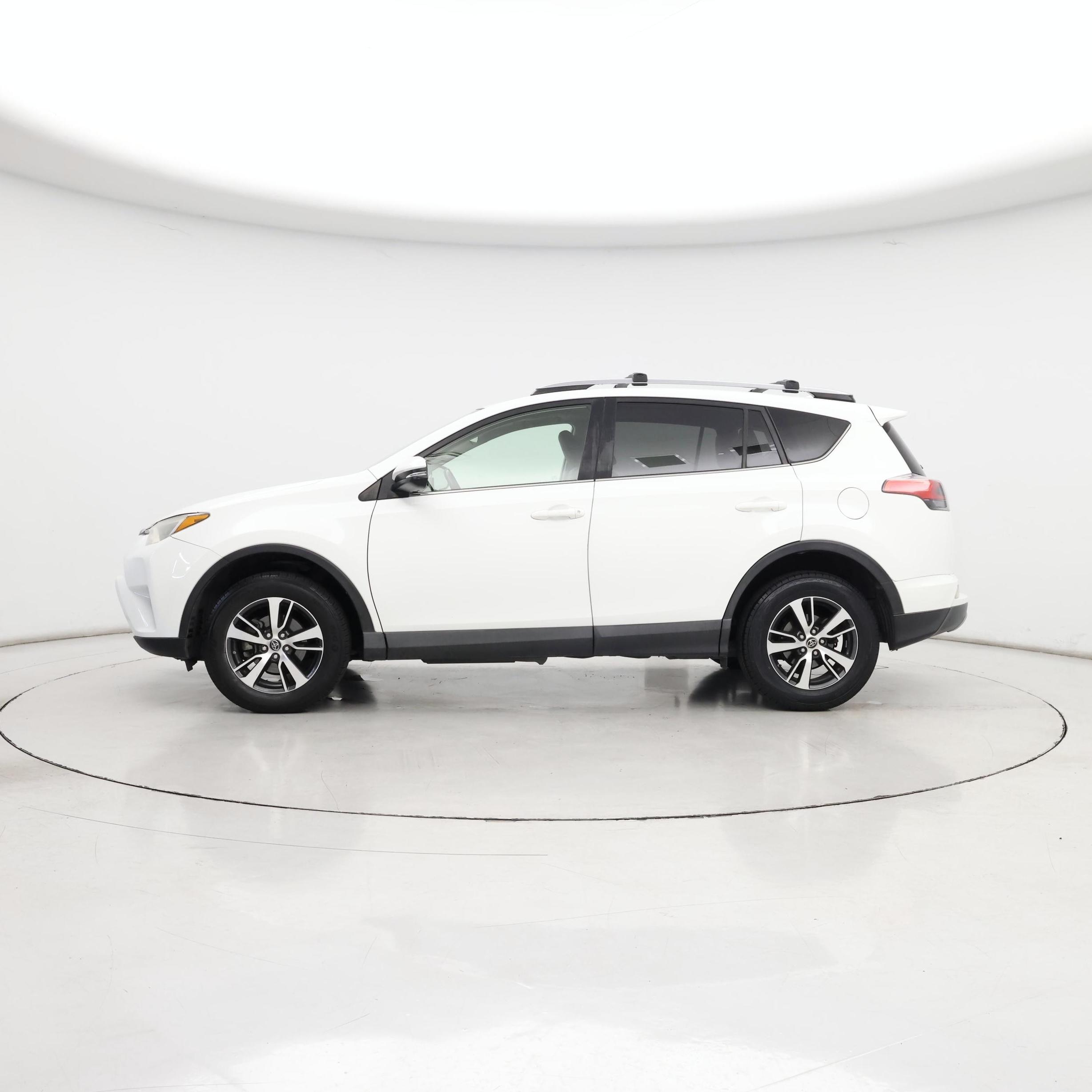 Thumbnail: 2017 Toyota RAV4 - 3