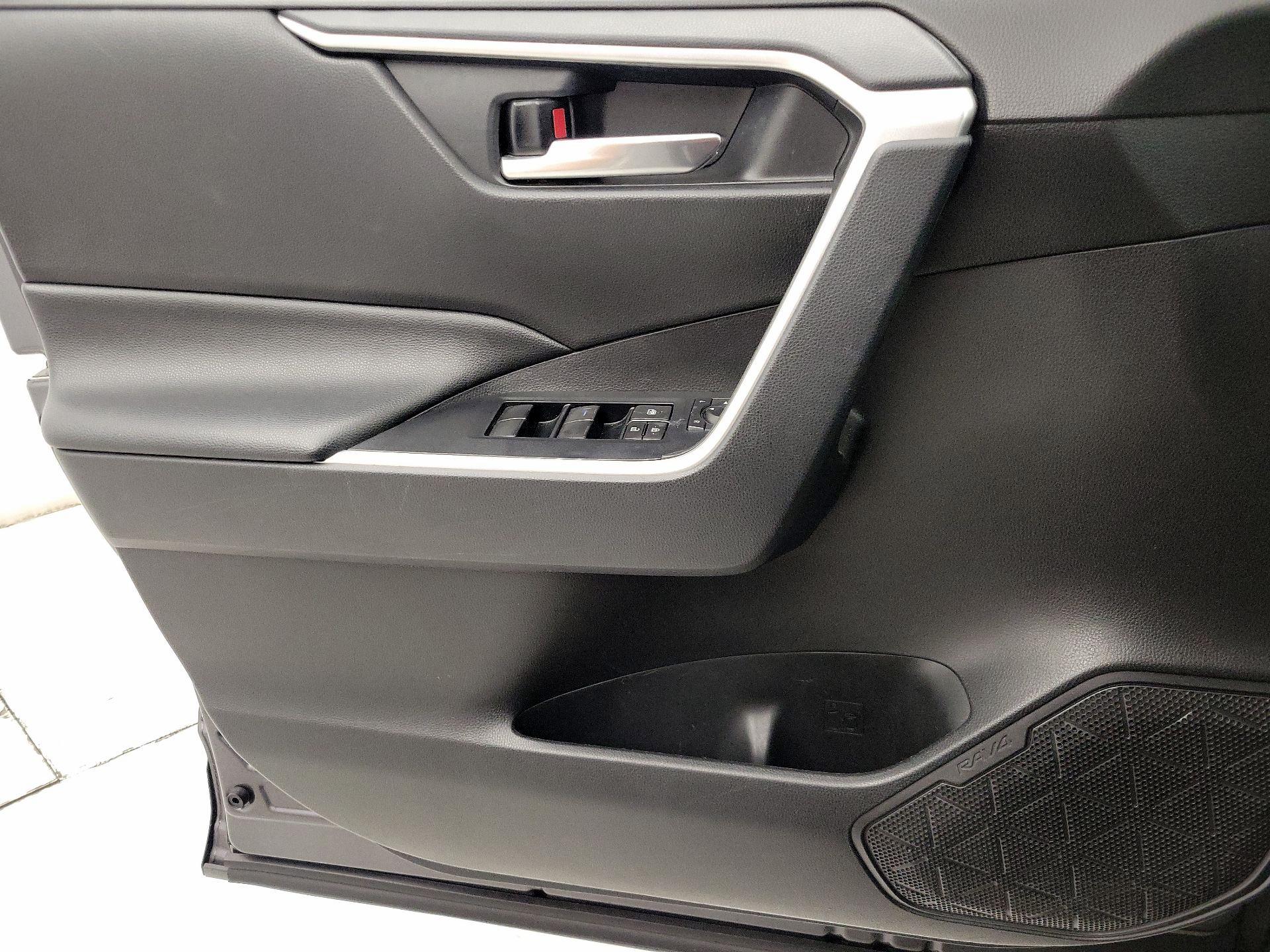 Thumbnail: 2021 Toyota RAV4 - 12