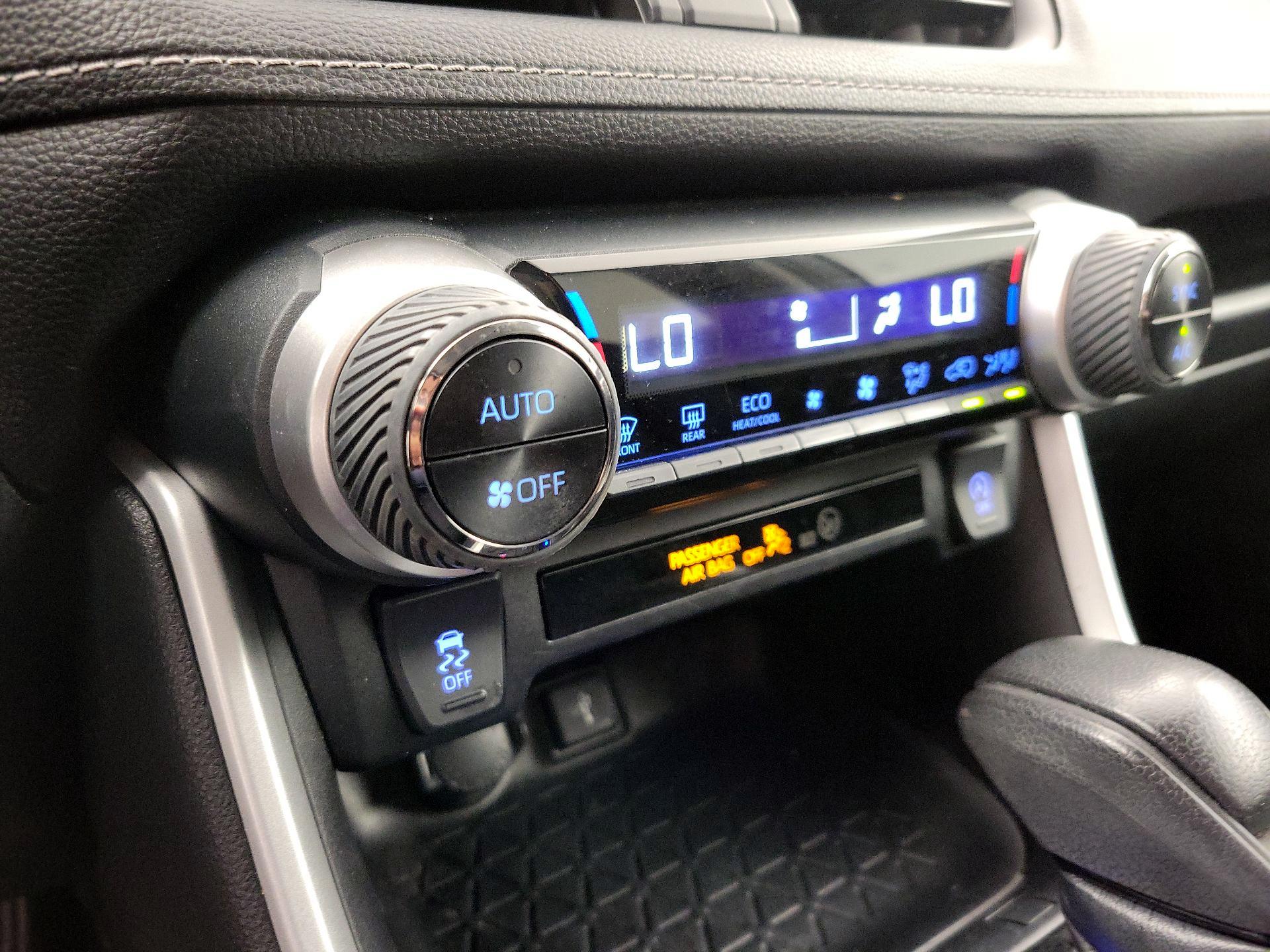 Thumbnail: 2021 Toyota RAV4 - 16