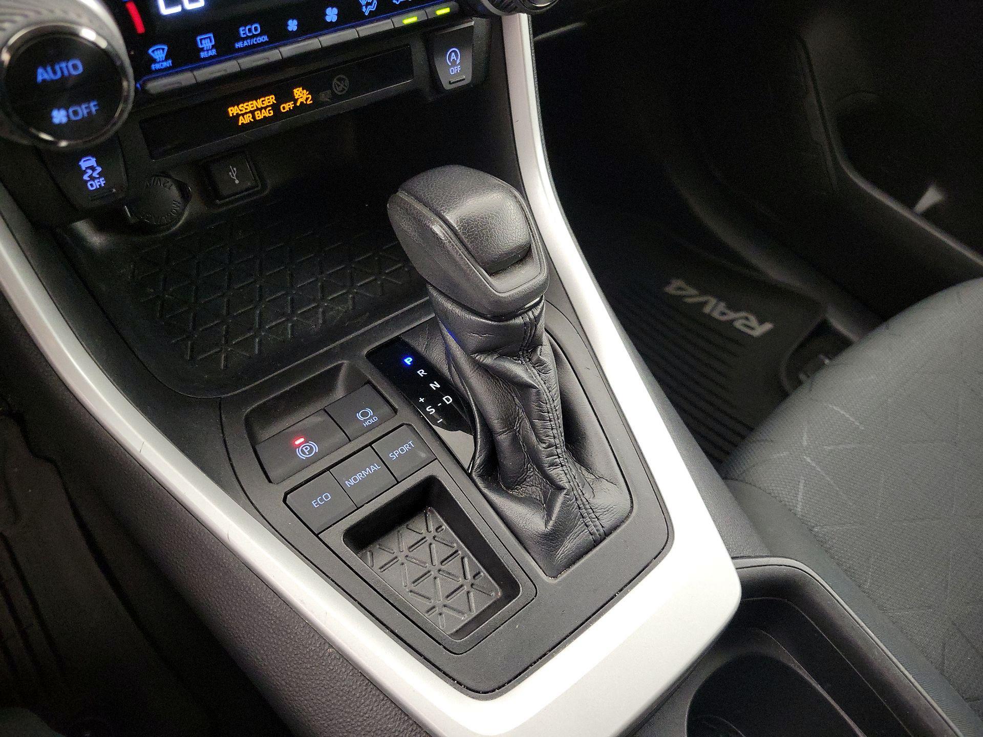 Thumbnail: 2021 Toyota RAV4 - 17