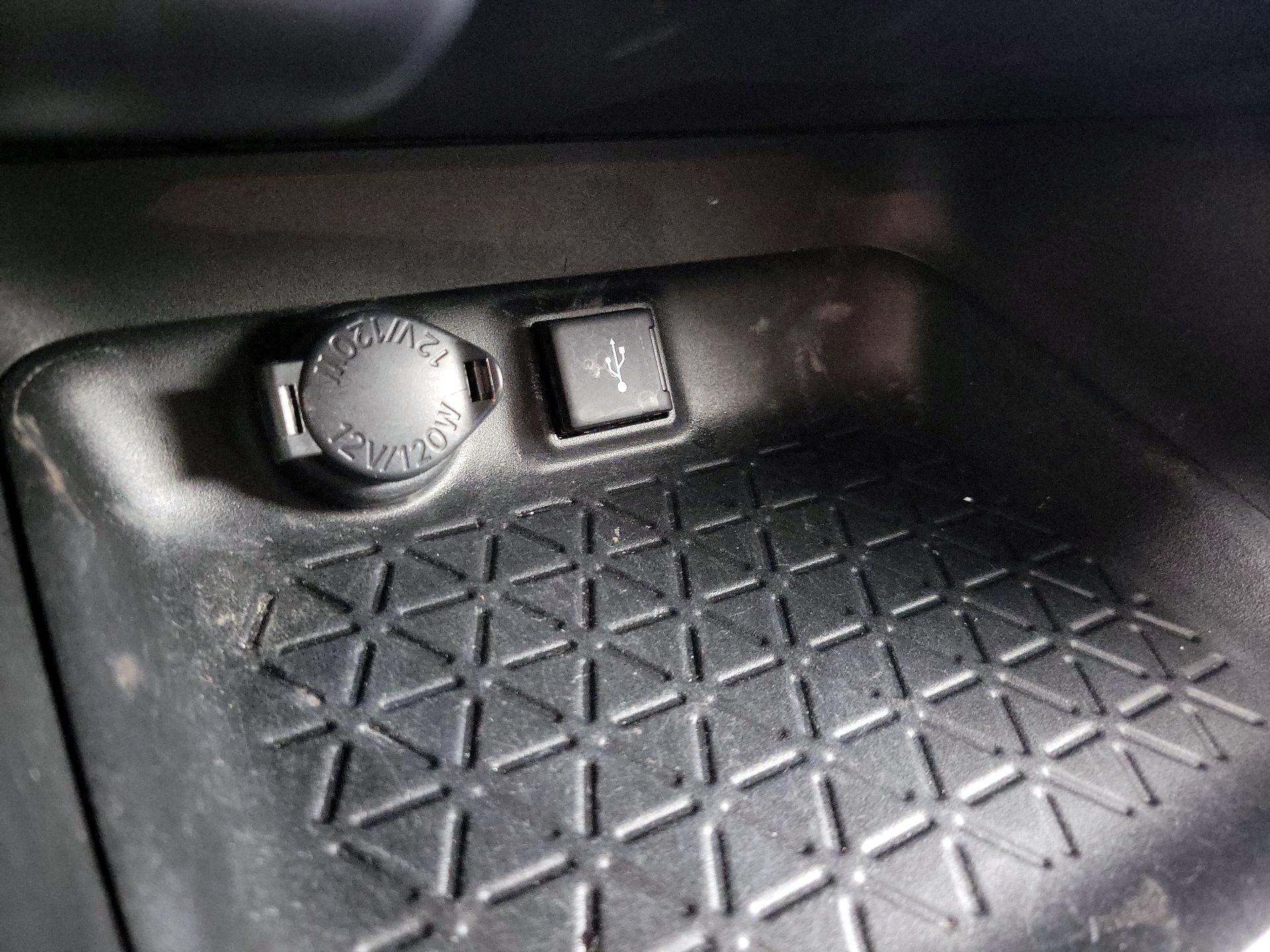 Thumbnail: 2021 Toyota RAV4 - 18