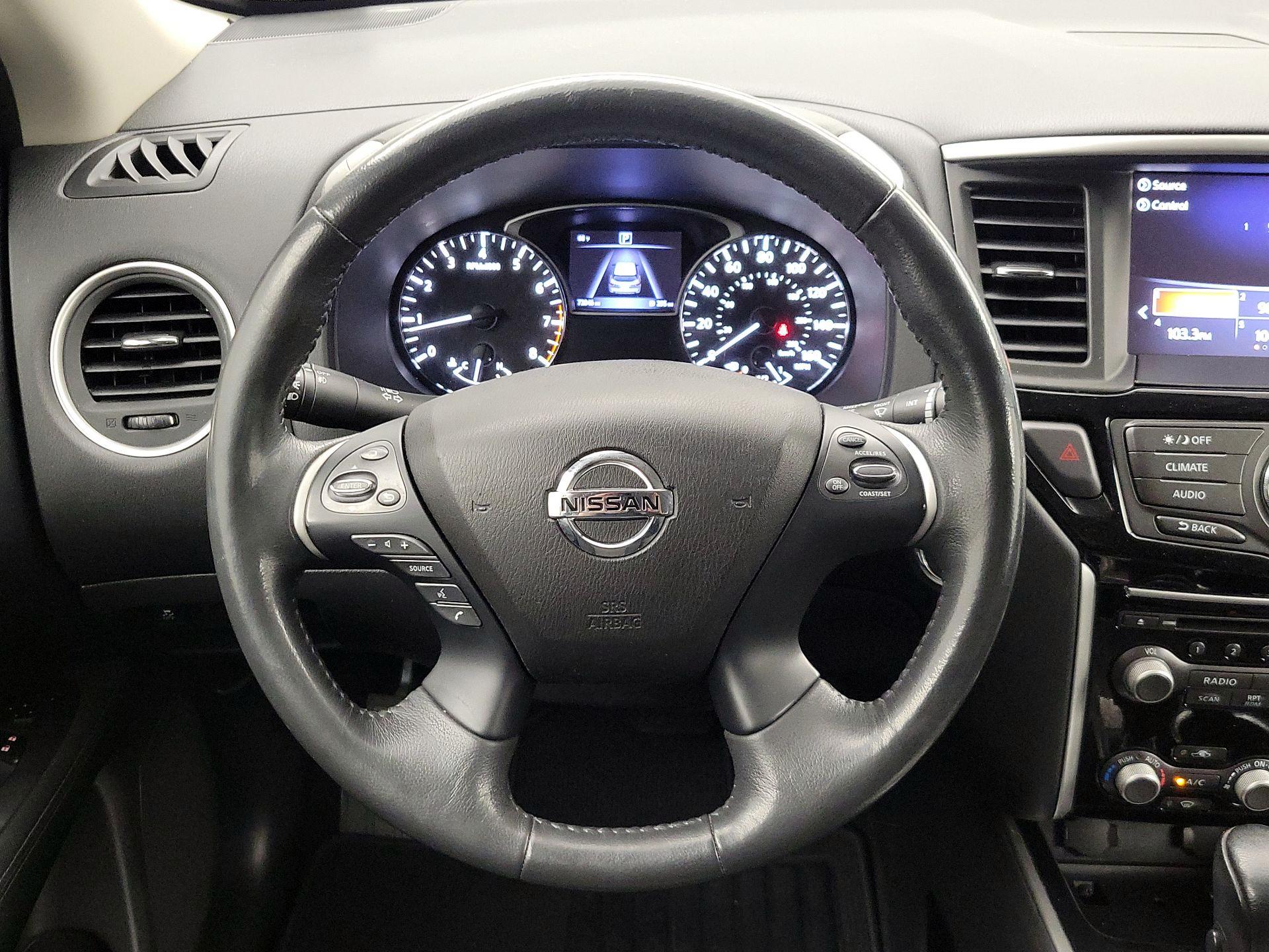 Thumbnail: 2017 Nissan Pathfinder - 10