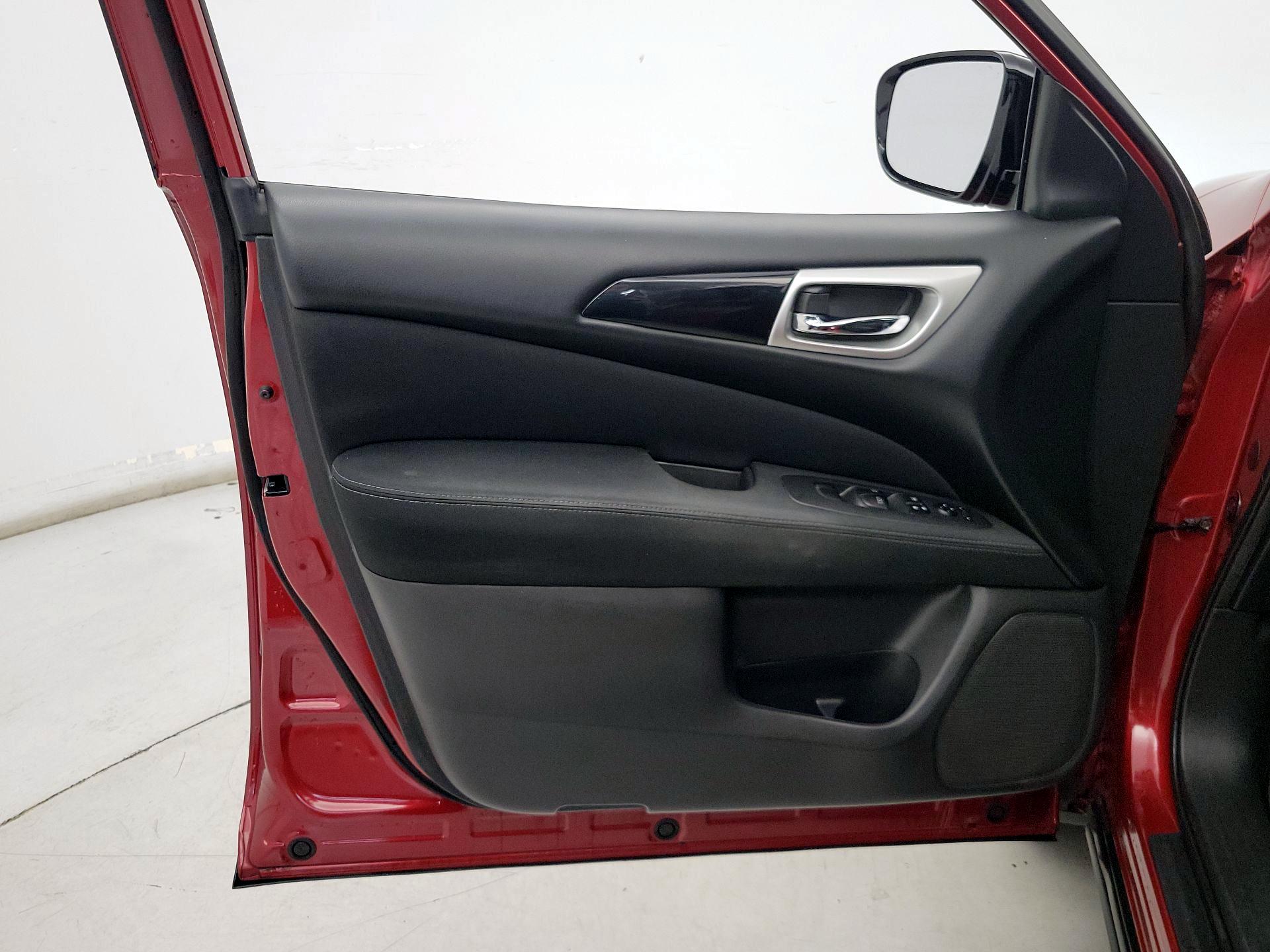 Thumbnail: 2017 Nissan Pathfinder - 12