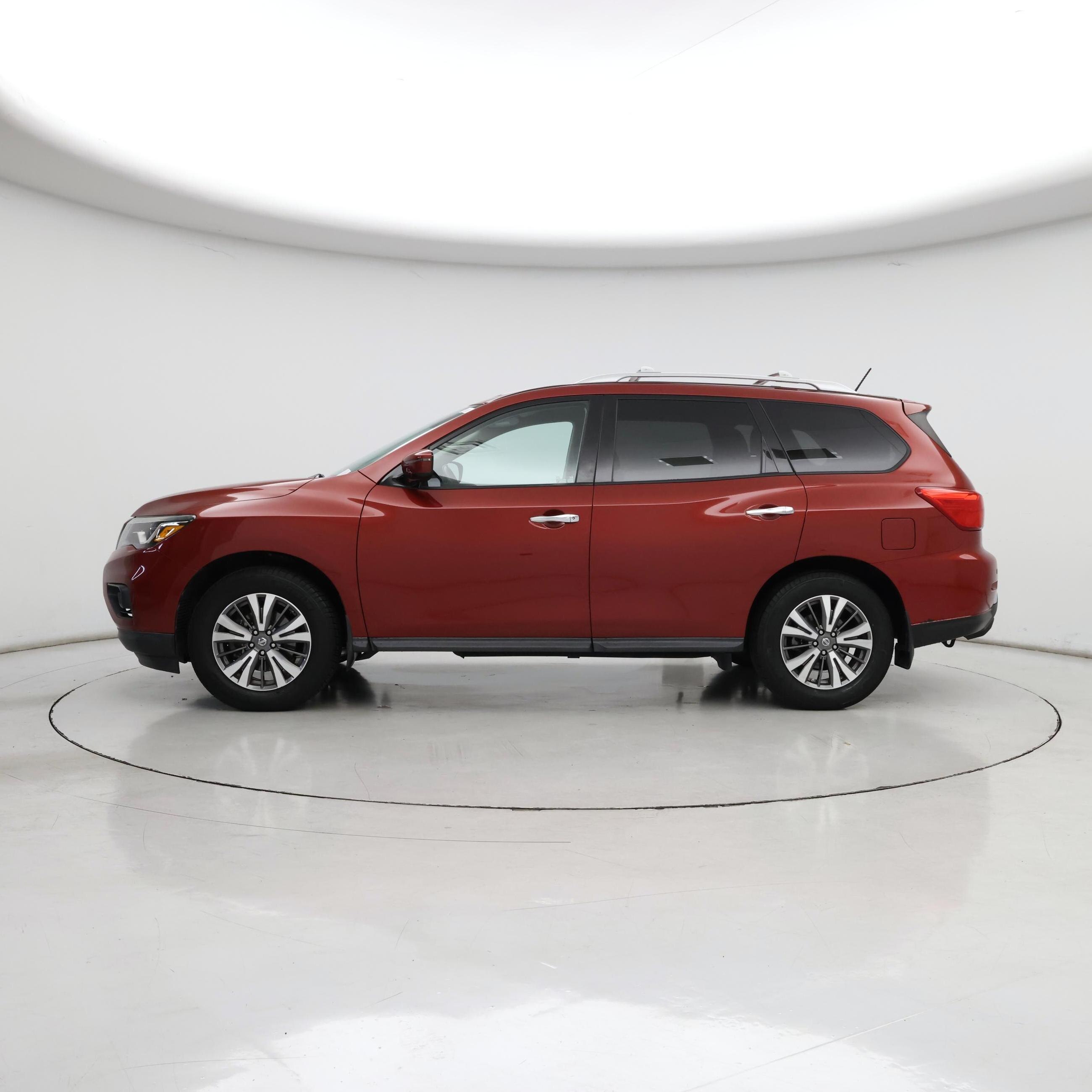 Thumbnail: 2017 Nissan Pathfinder - 3