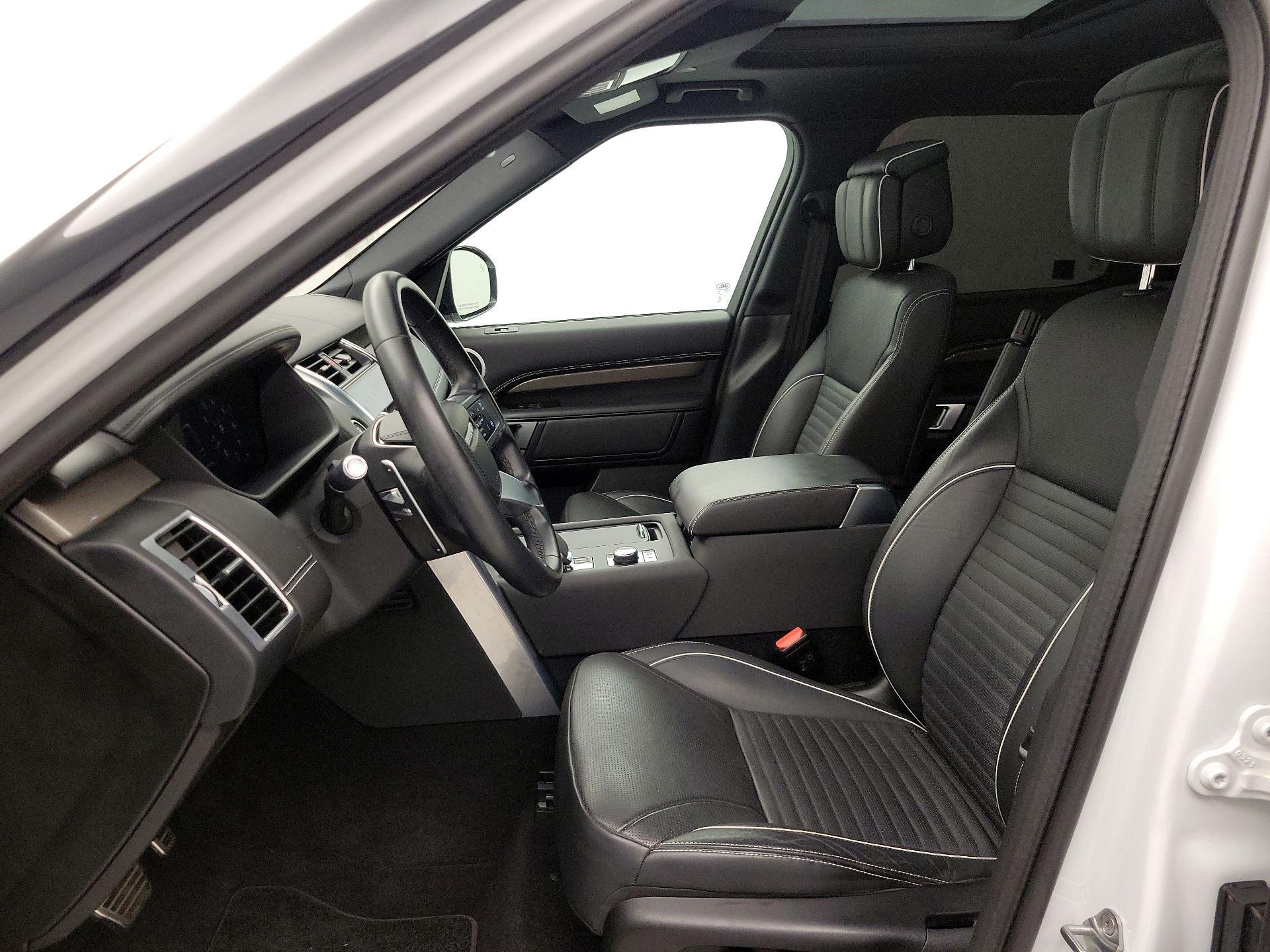 Thumbnail: 2022 Land Rover Discovery - 11