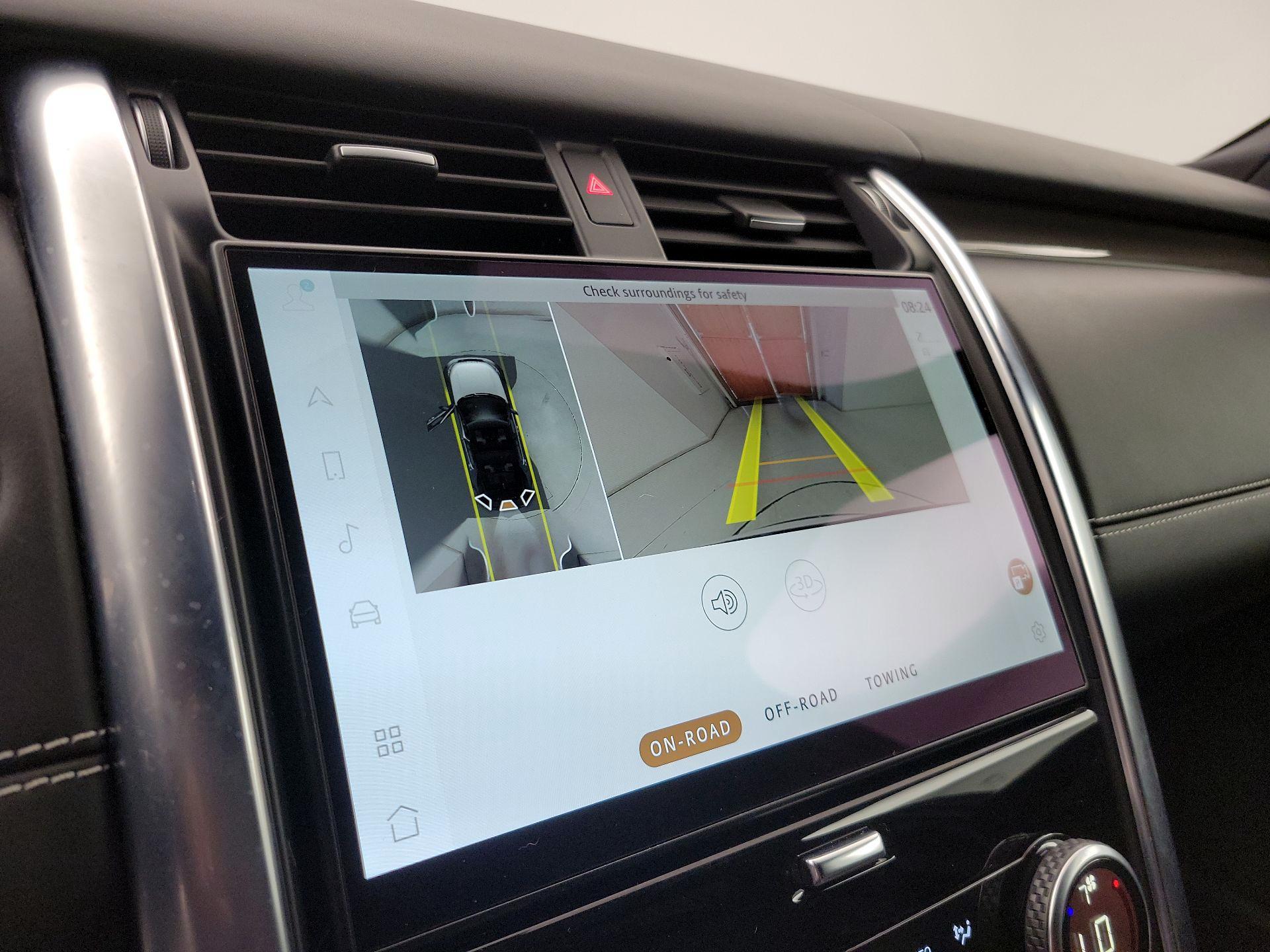 Thumbnail: 2022 Land Rover Discovery - 15