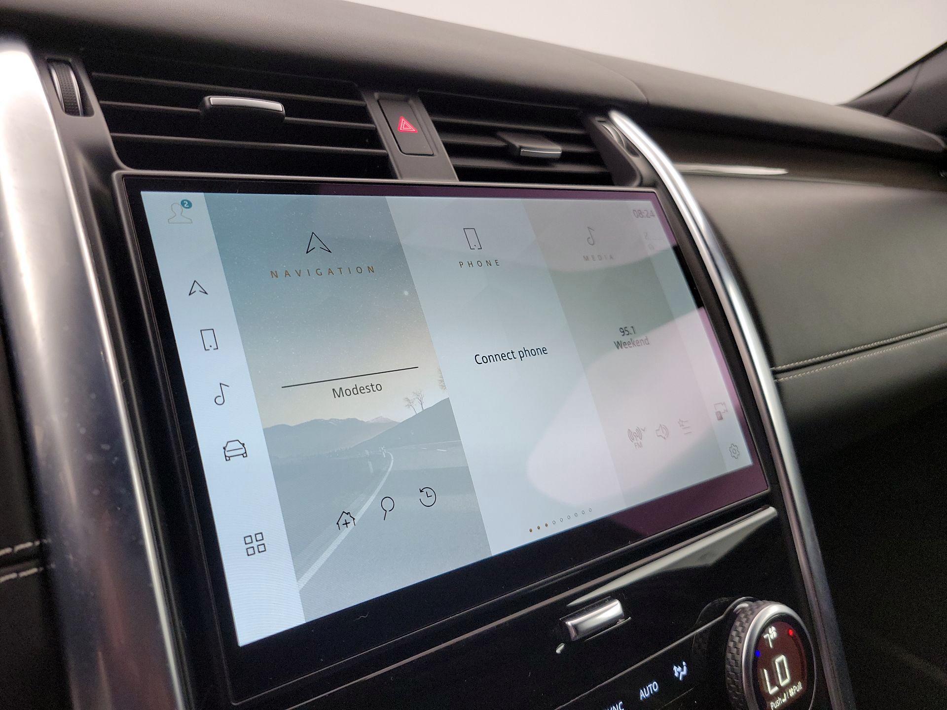 Thumbnail: 2022 Land Rover Discovery - 16