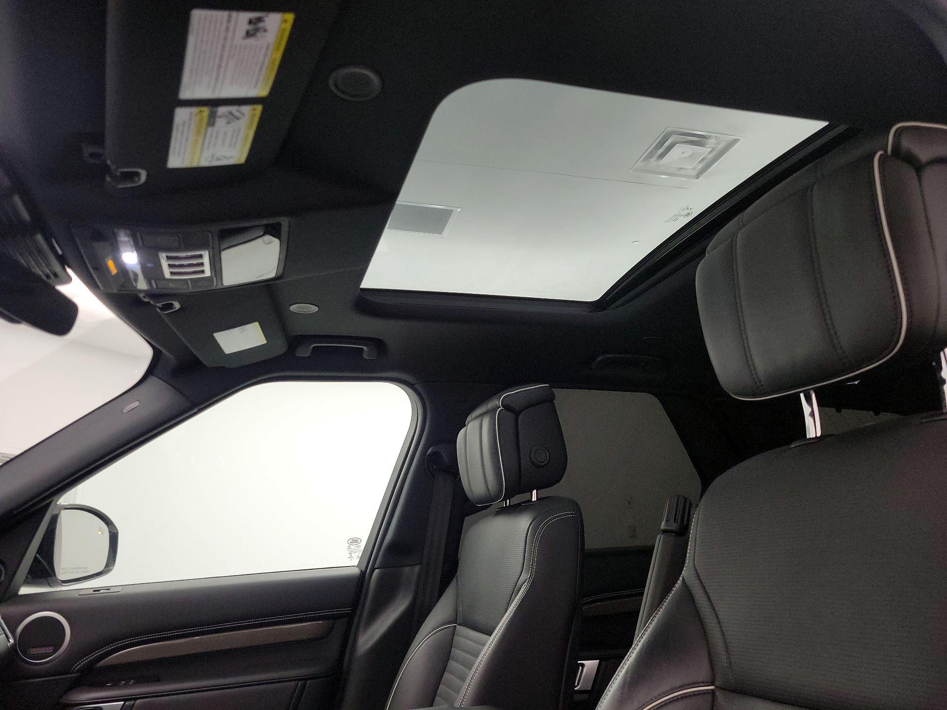 Thumbnail: 2022 Land Rover Discovery - 20