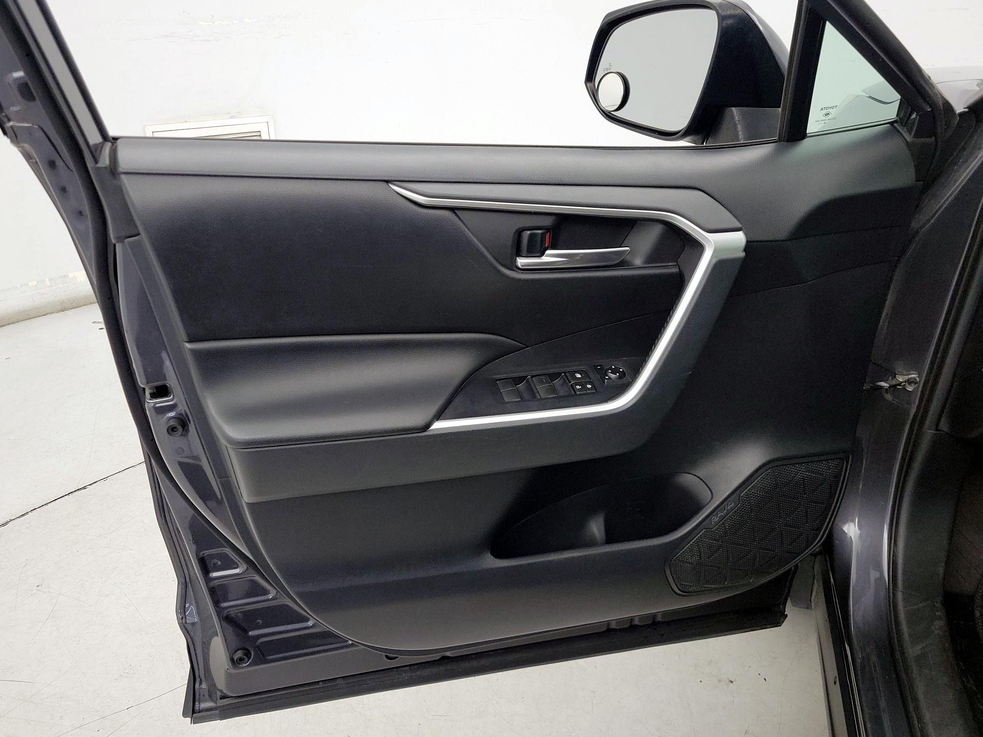 Thumbnail: 2019 Toyota RAV4 - 12