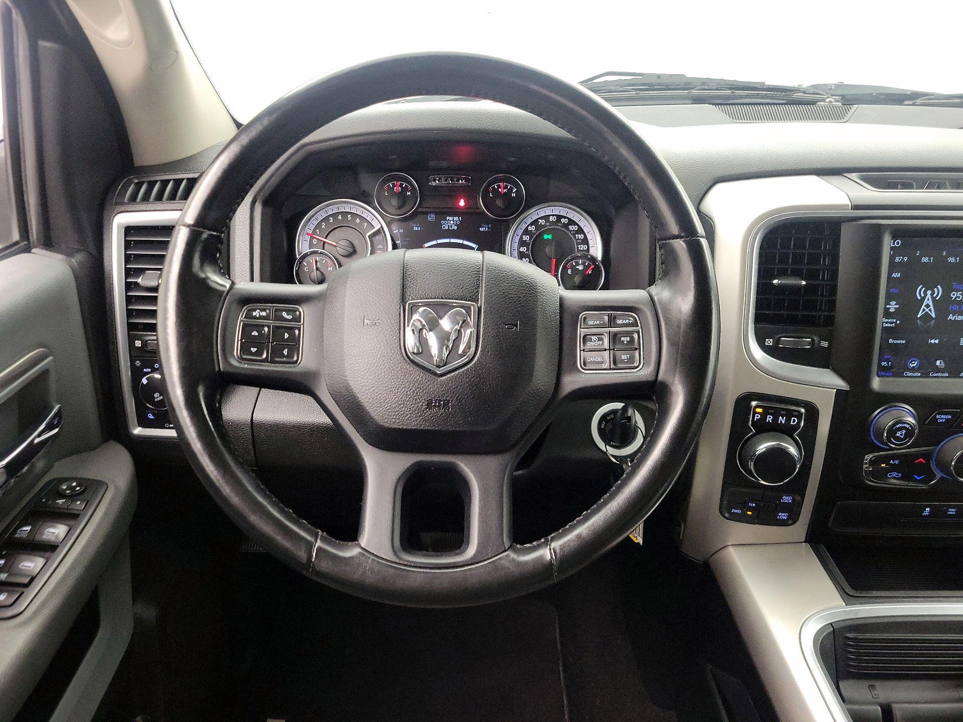 Thumbnail: 2020 RAM 1500 Classic - 10