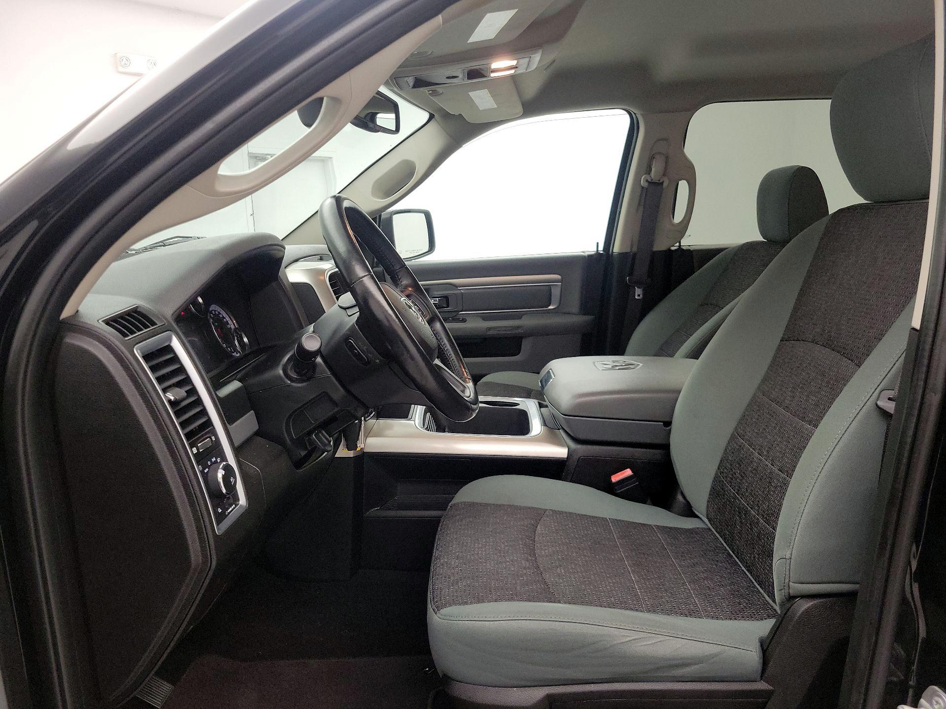Thumbnail: 2020 RAM 1500 Classic - 11