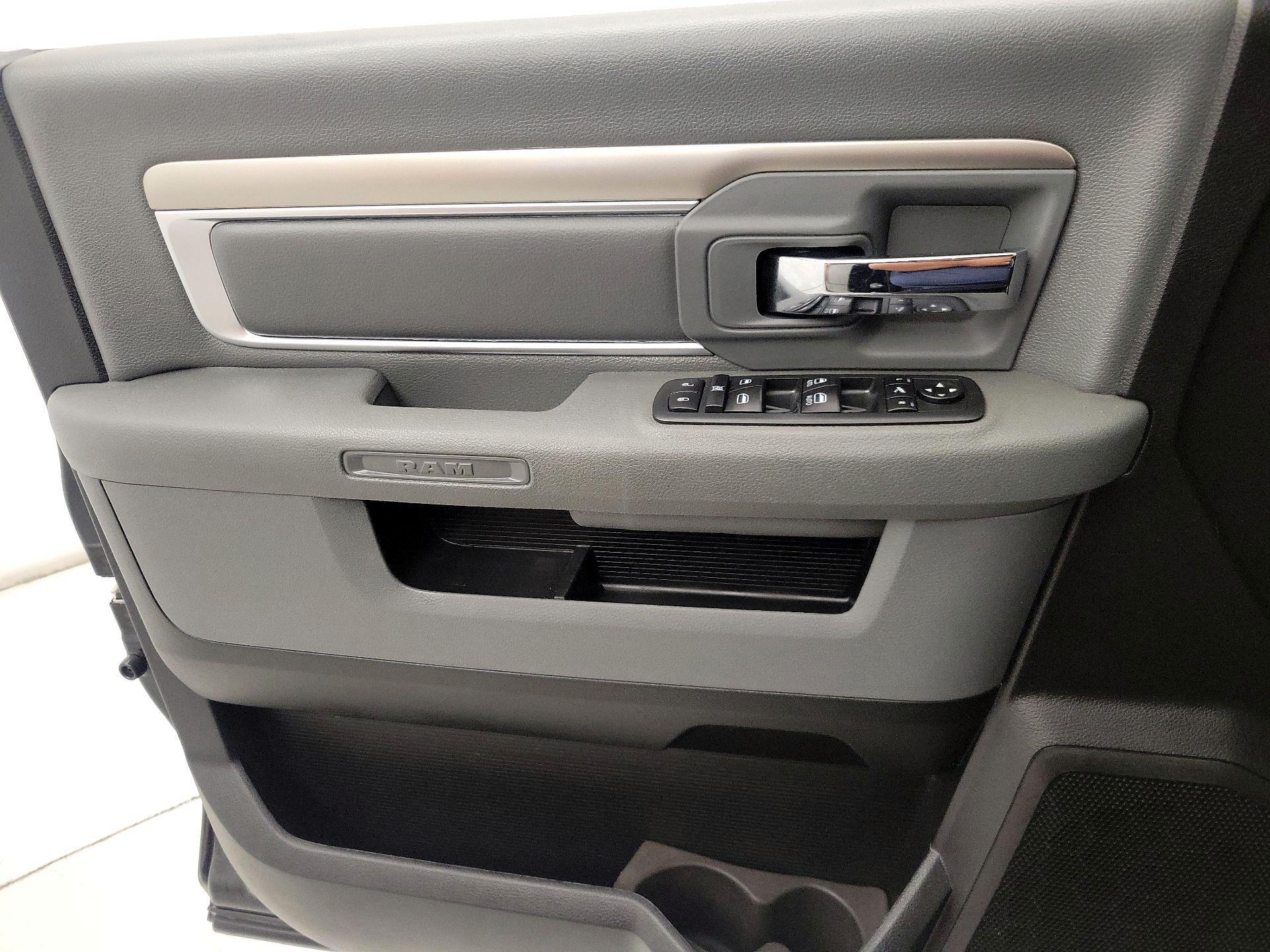 Thumbnail: 2020 RAM 1500 Classic - 12