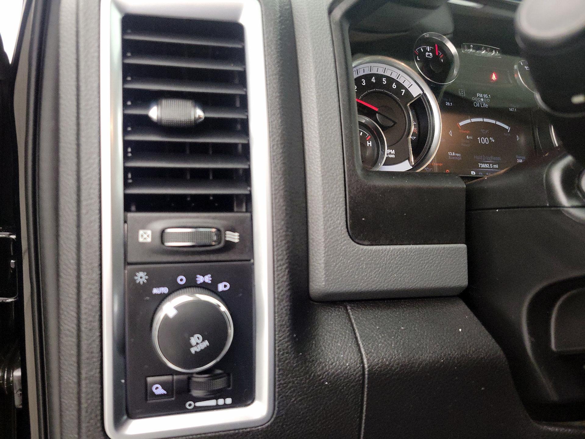 Thumbnail: 2020 RAM 1500 Classic - 13
