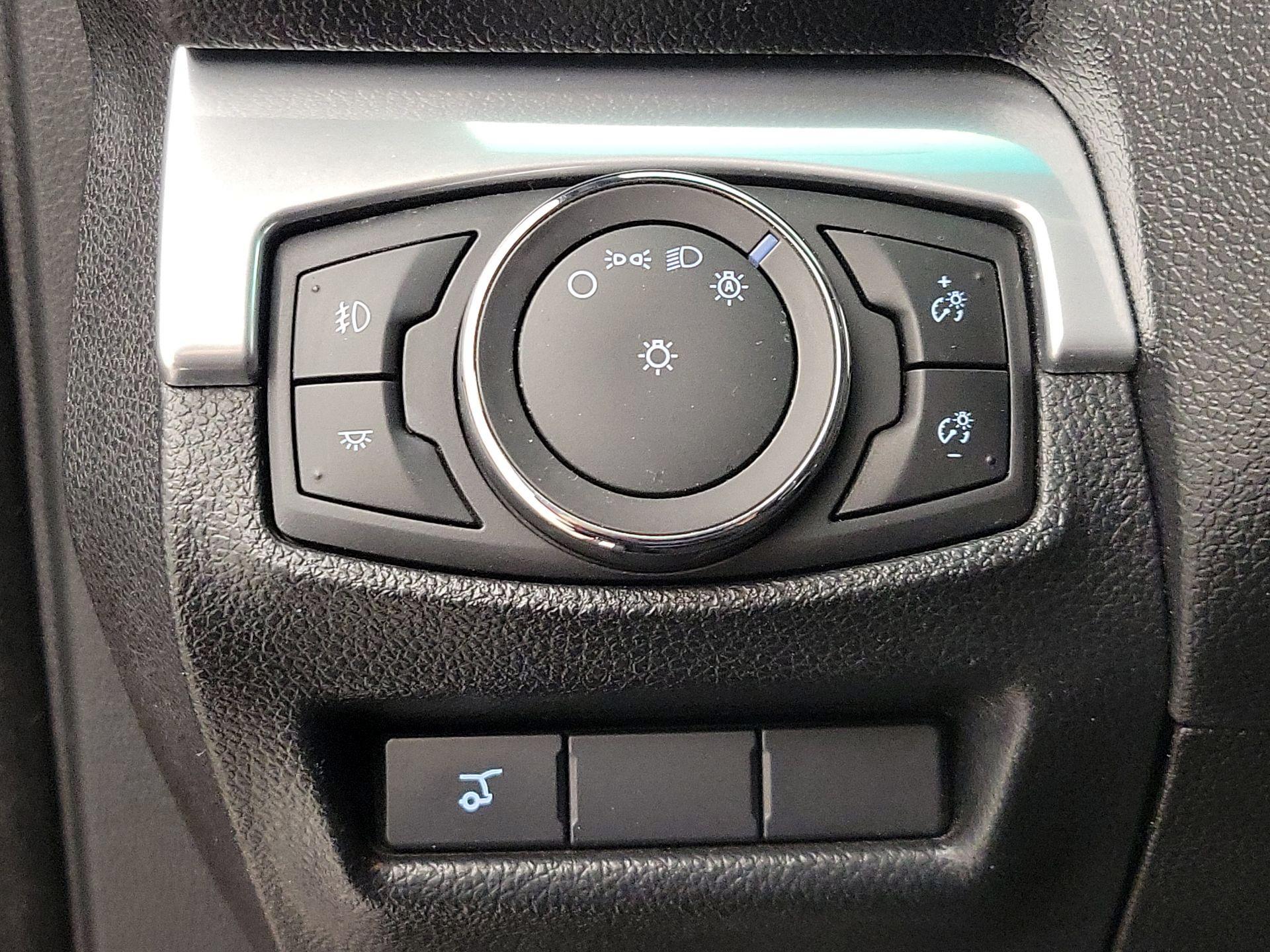 Thumbnail: 2016 Ford Explorer - 13