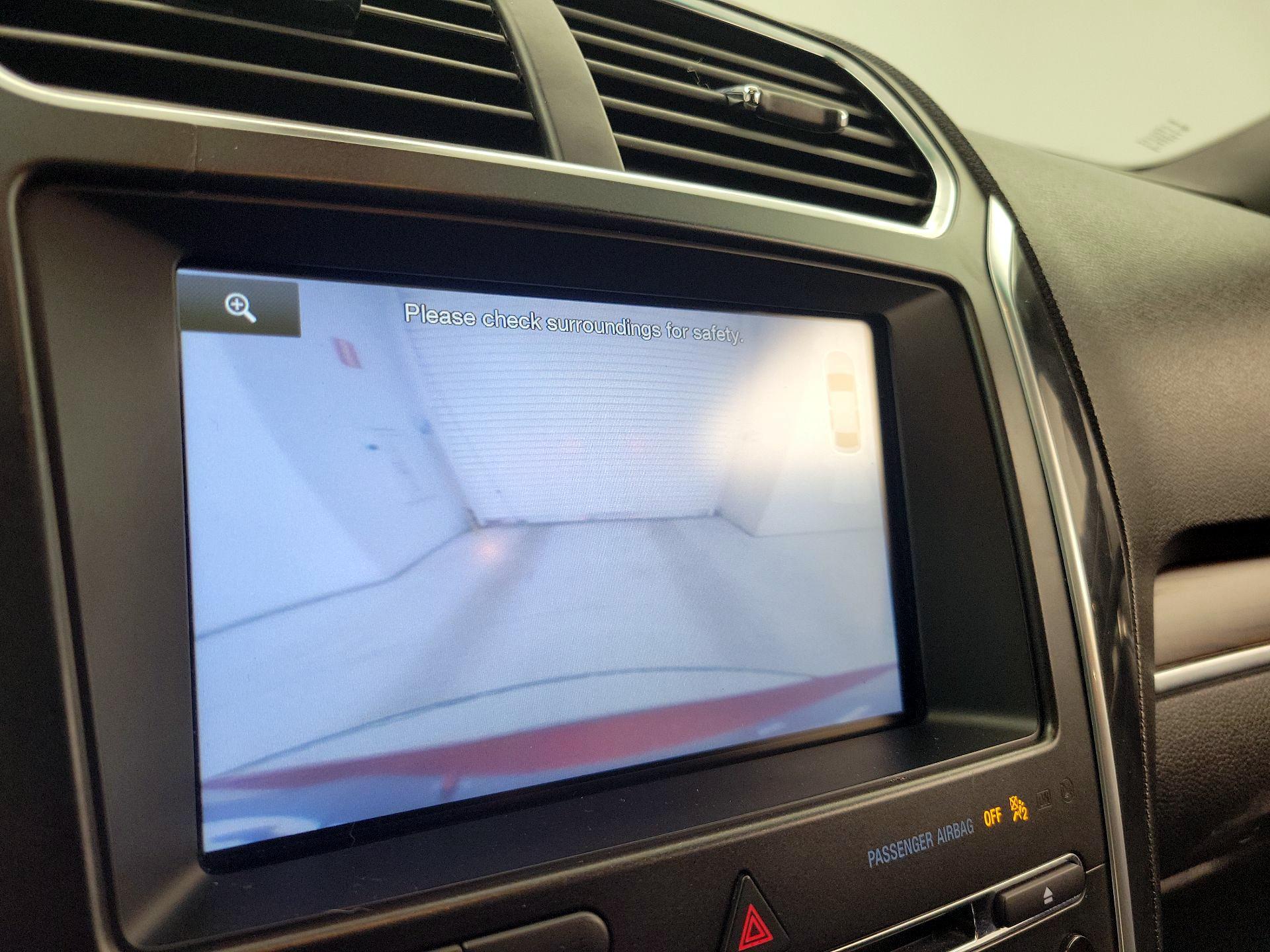 Thumbnail: 2016 Ford Explorer - 15