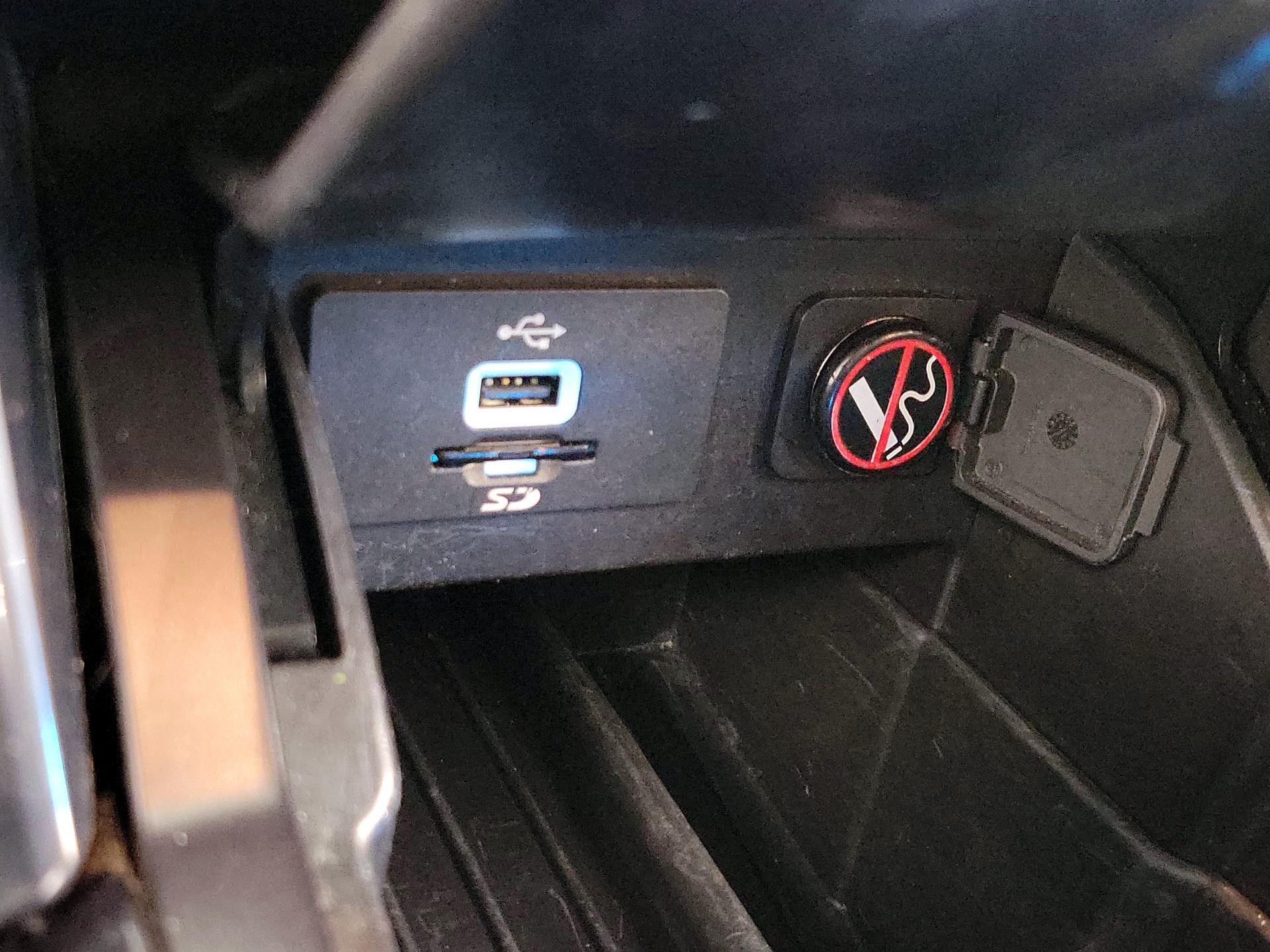 Thumbnail: 2016 Ford Explorer - 19