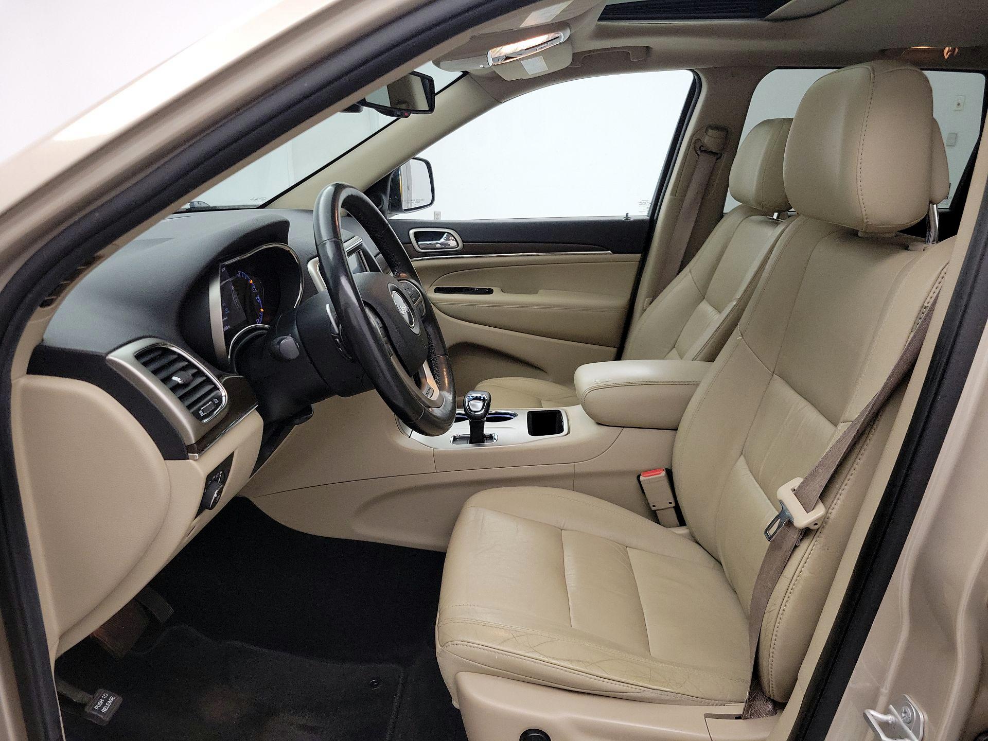 Thumbnail: 2015 Jeep Grand Cherokee - 11
