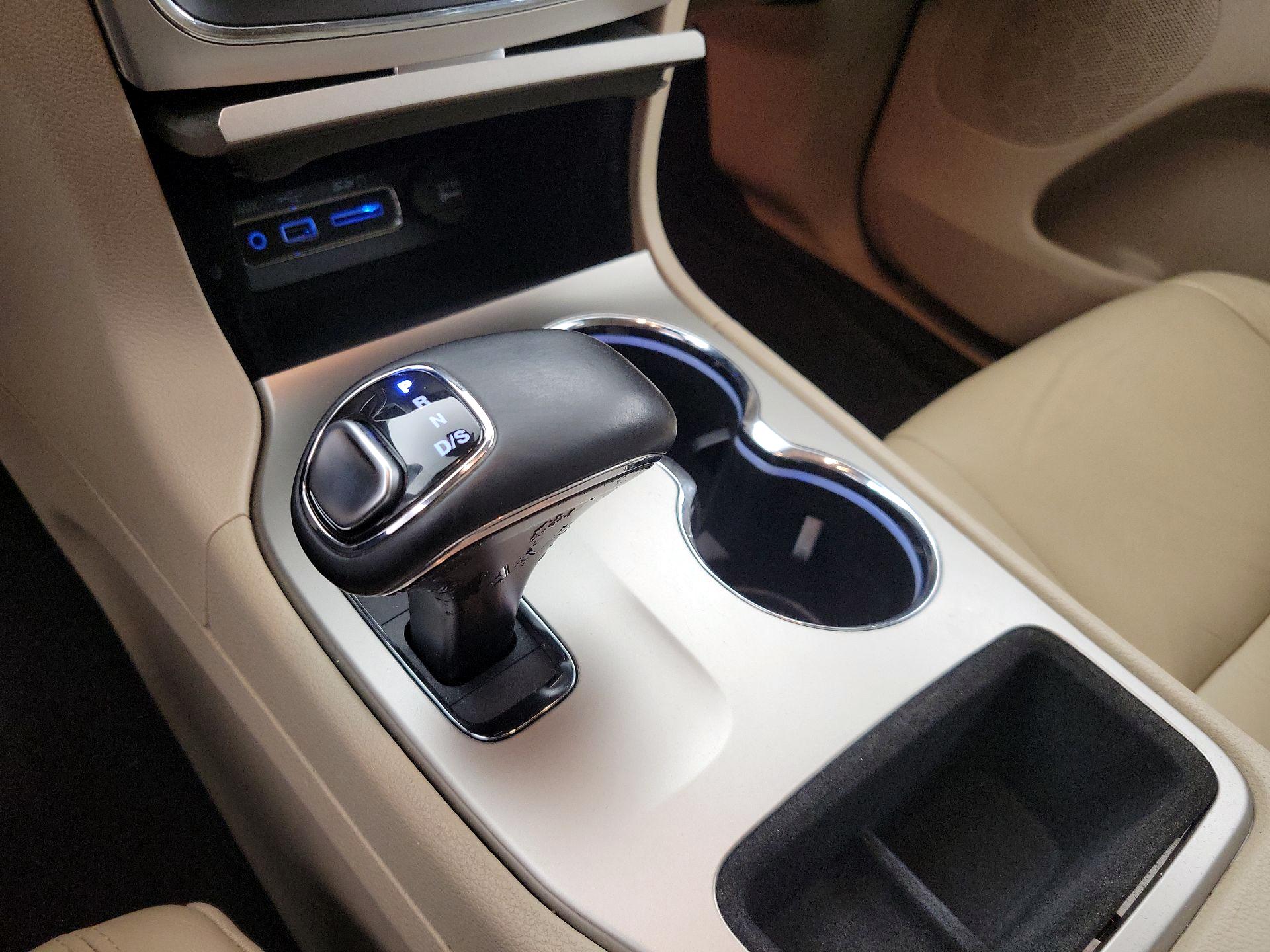 Thumbnail: 2015 Jeep Grand Cherokee - 17
